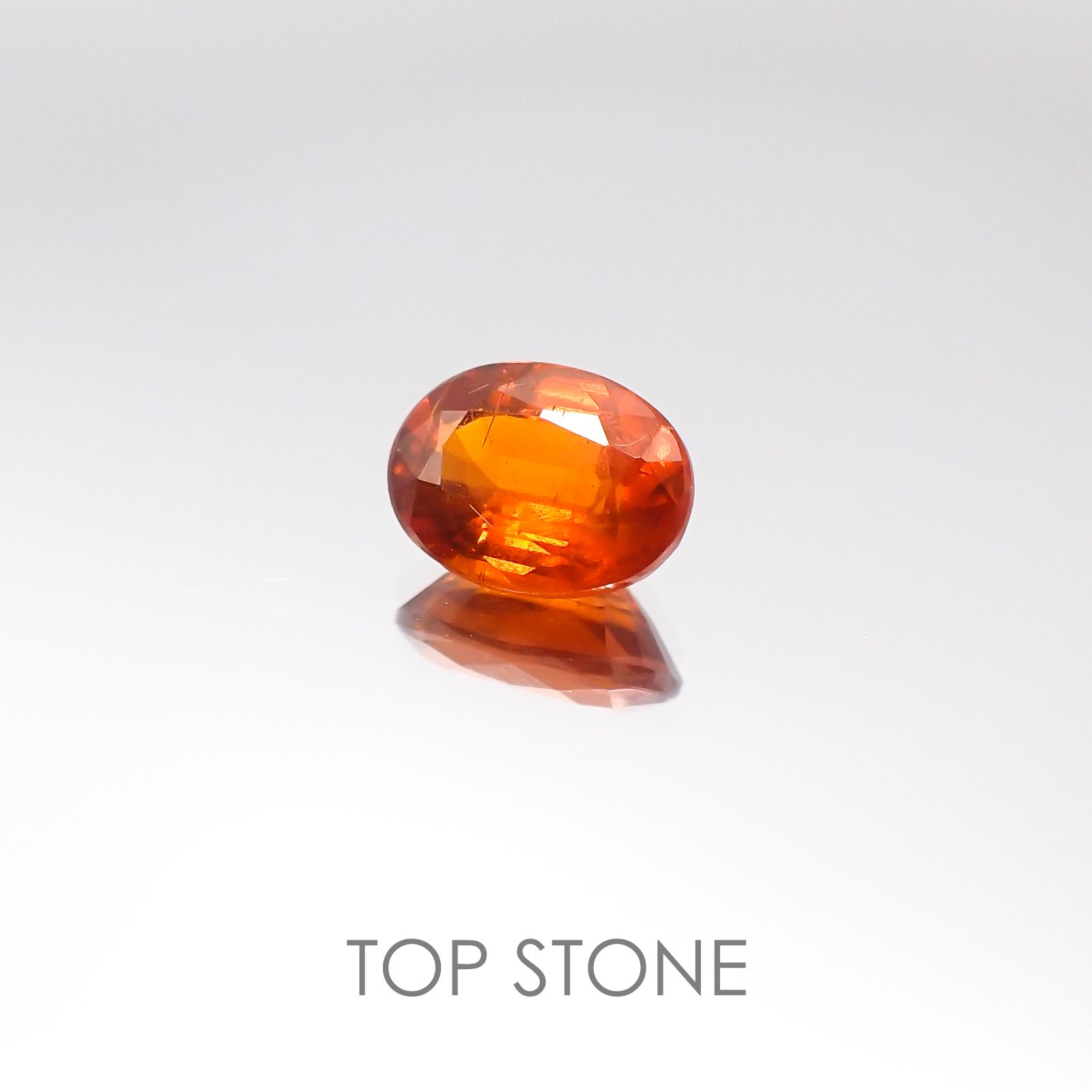 オレンジカイヤナイト タンザニア産 ルース 1.56ct[20105991]8.1×6.1mm前後