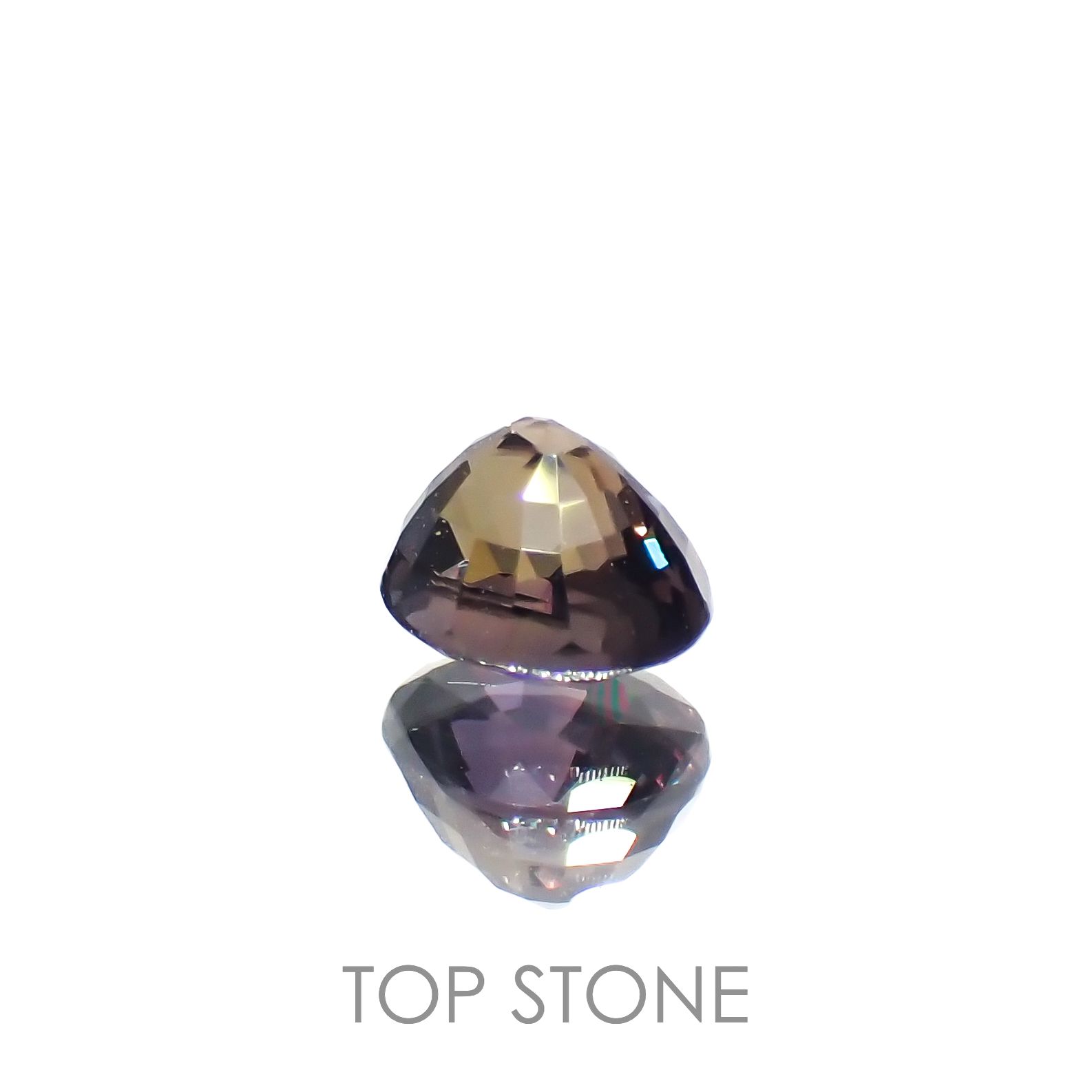 カラーチェンジサファイア非加熱(宝石名サファイア)タンザニア産 0.69ct 識別済[230320840]5.1x4.3mm前後