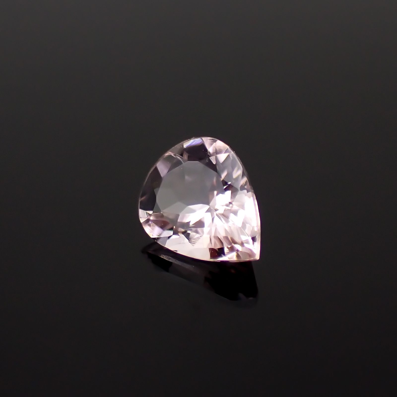 モルガナイト ブラジル産 0.57ct[230421792]7.1x5.2mm前後