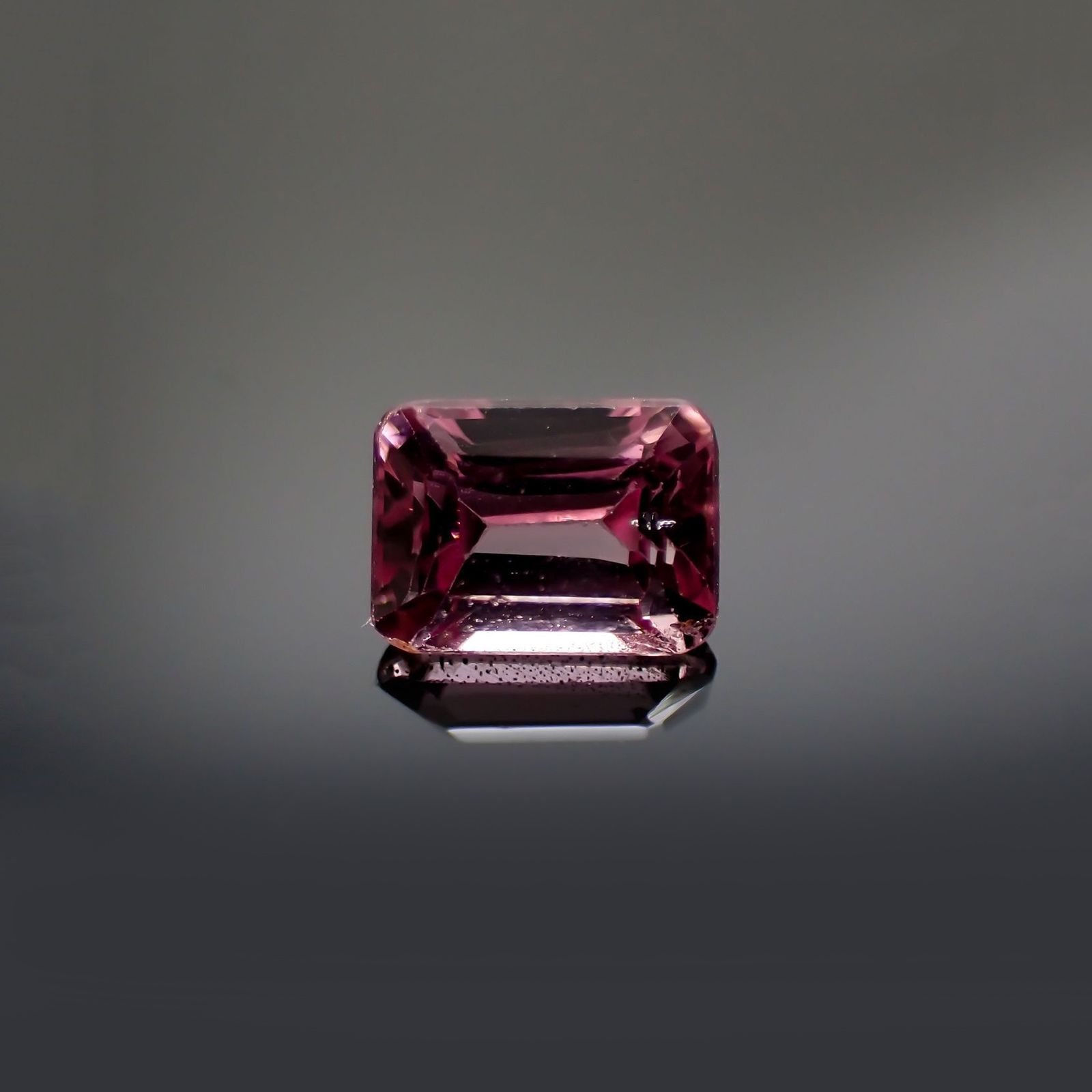 マラヤガーネット(宝石名ガーネット)タンザニア産 識別済 0.93ct / 6x4.3mm前後 [220113838]