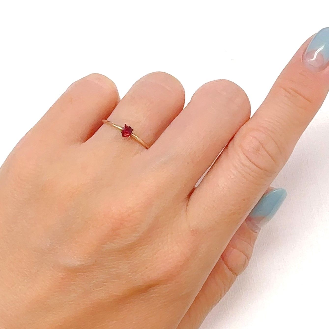 レッドスピネル ビルマ産 0.16ct[240728580]3.8x3mm前後