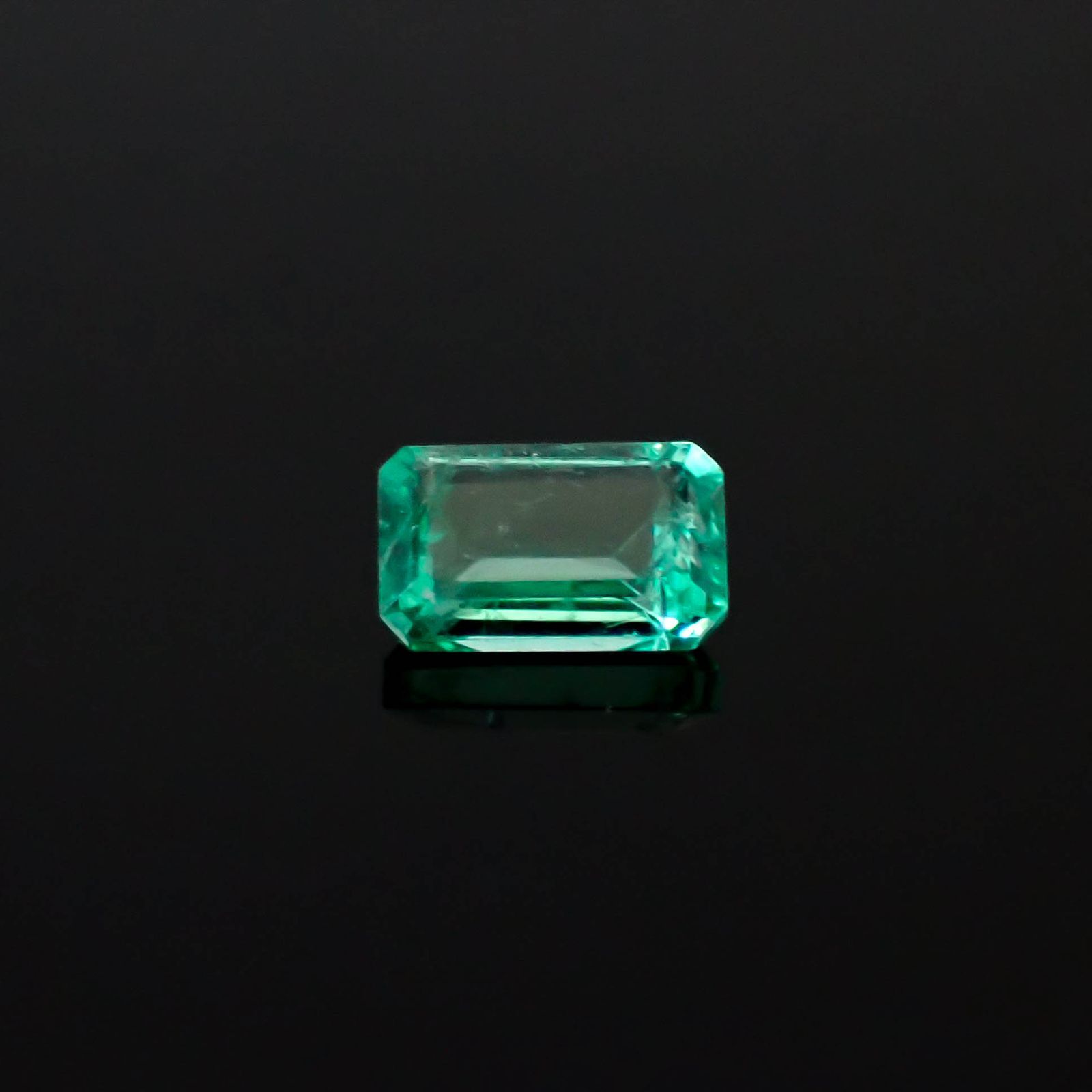 エメラルド ザンビア産 0.27ct [250430234]4.8x2.8mm前後
