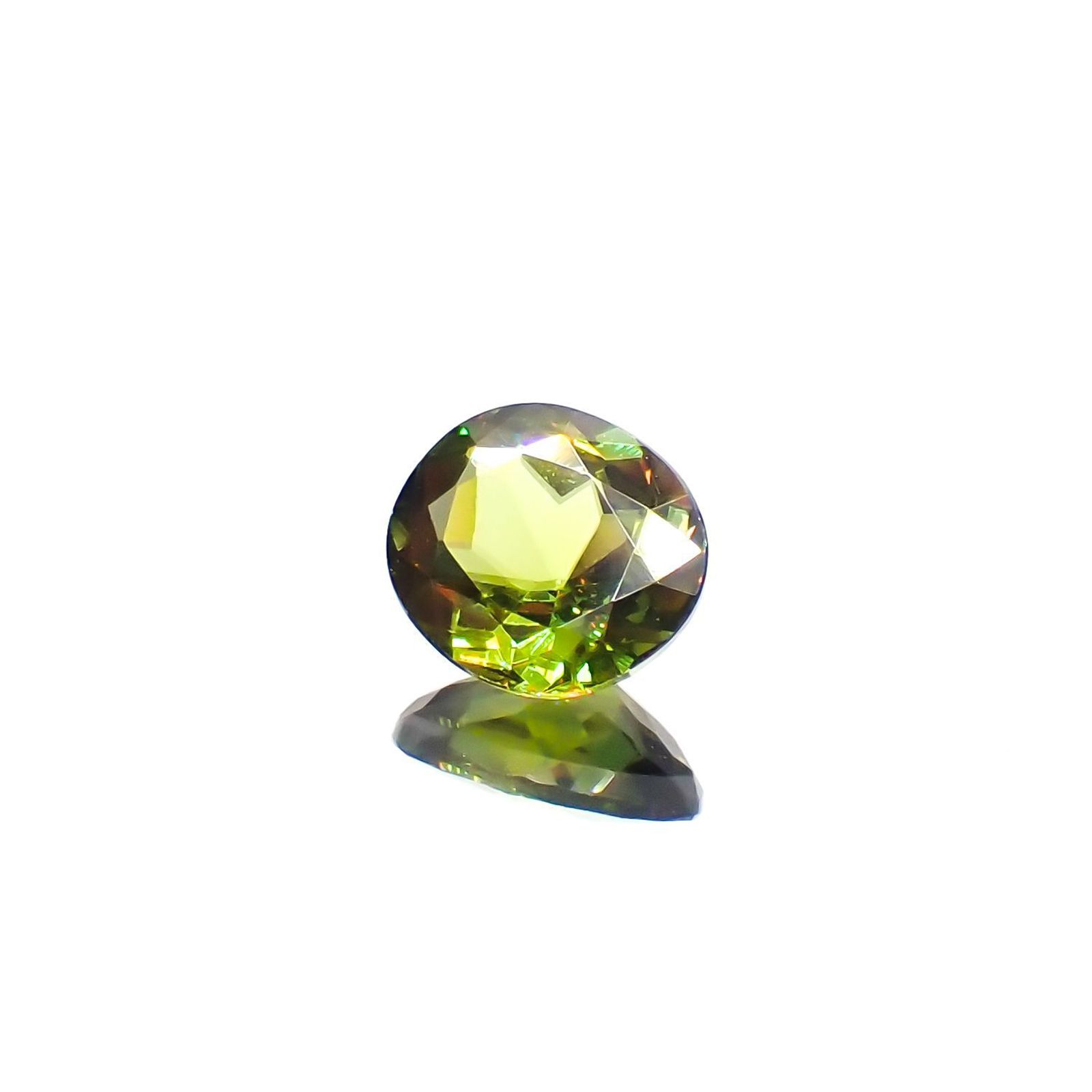 カラーチェンジスフェーン パキスタン産 0.69ct [230120038]6.1x5.4mm前後