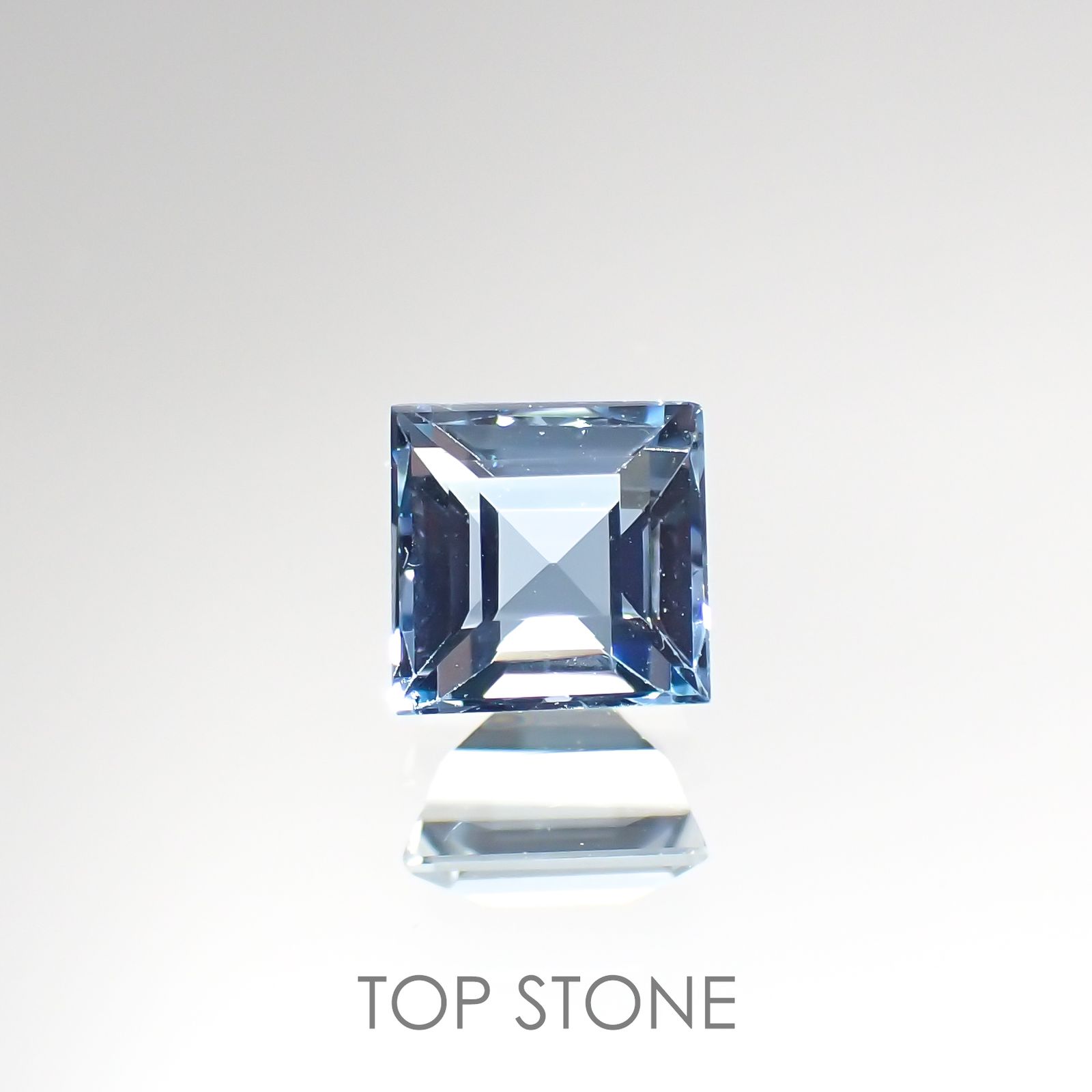 アクアマリン サンタマリアカラー(宝石名アクアマリン) モザンビーク産 0.73ct 識別済[210812596]5×5mm前後