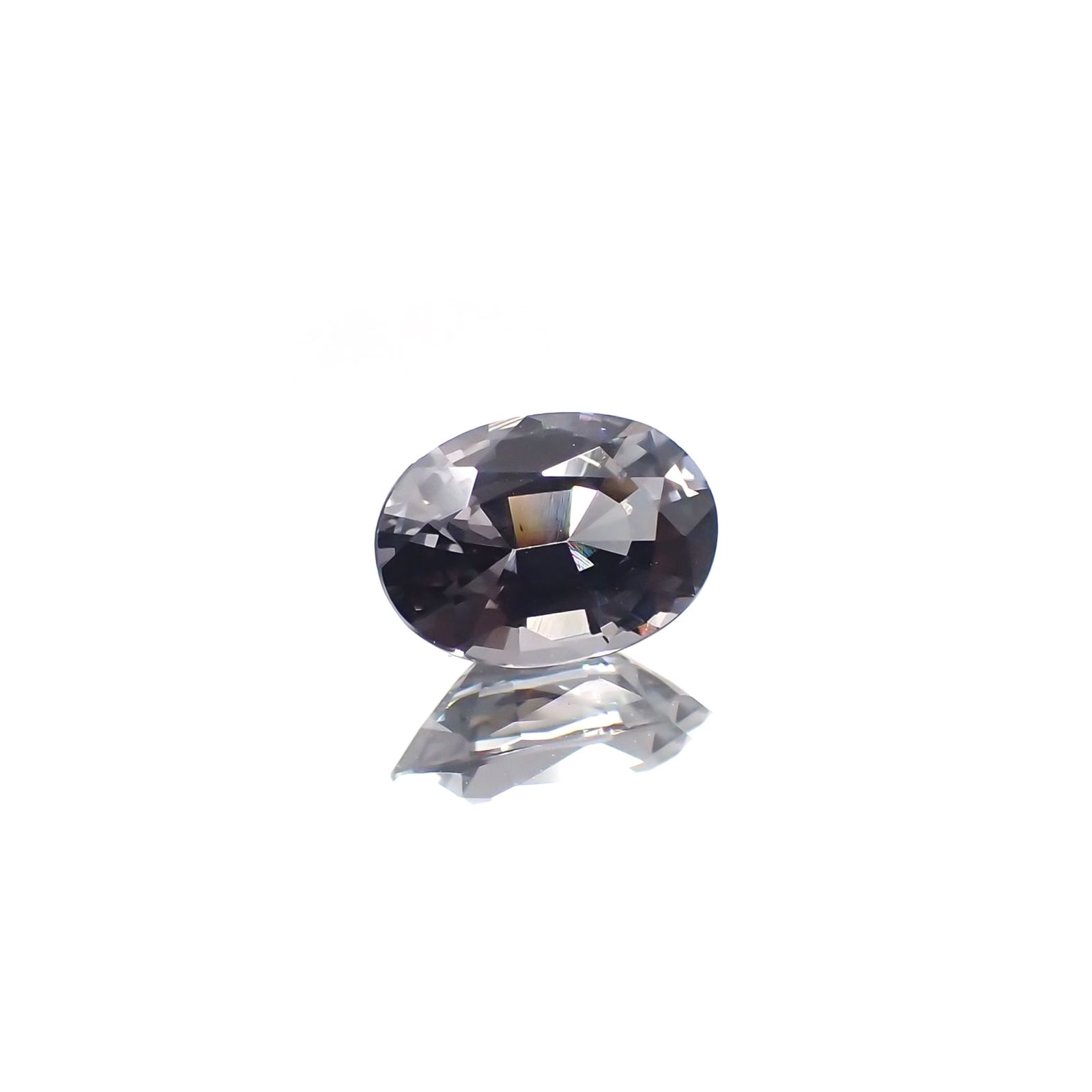 プラチナスピネル(宝石名スピネル) ビルマ産 0.855ct ソ付(彩珠)[250812842]6.8×4.8mm前後