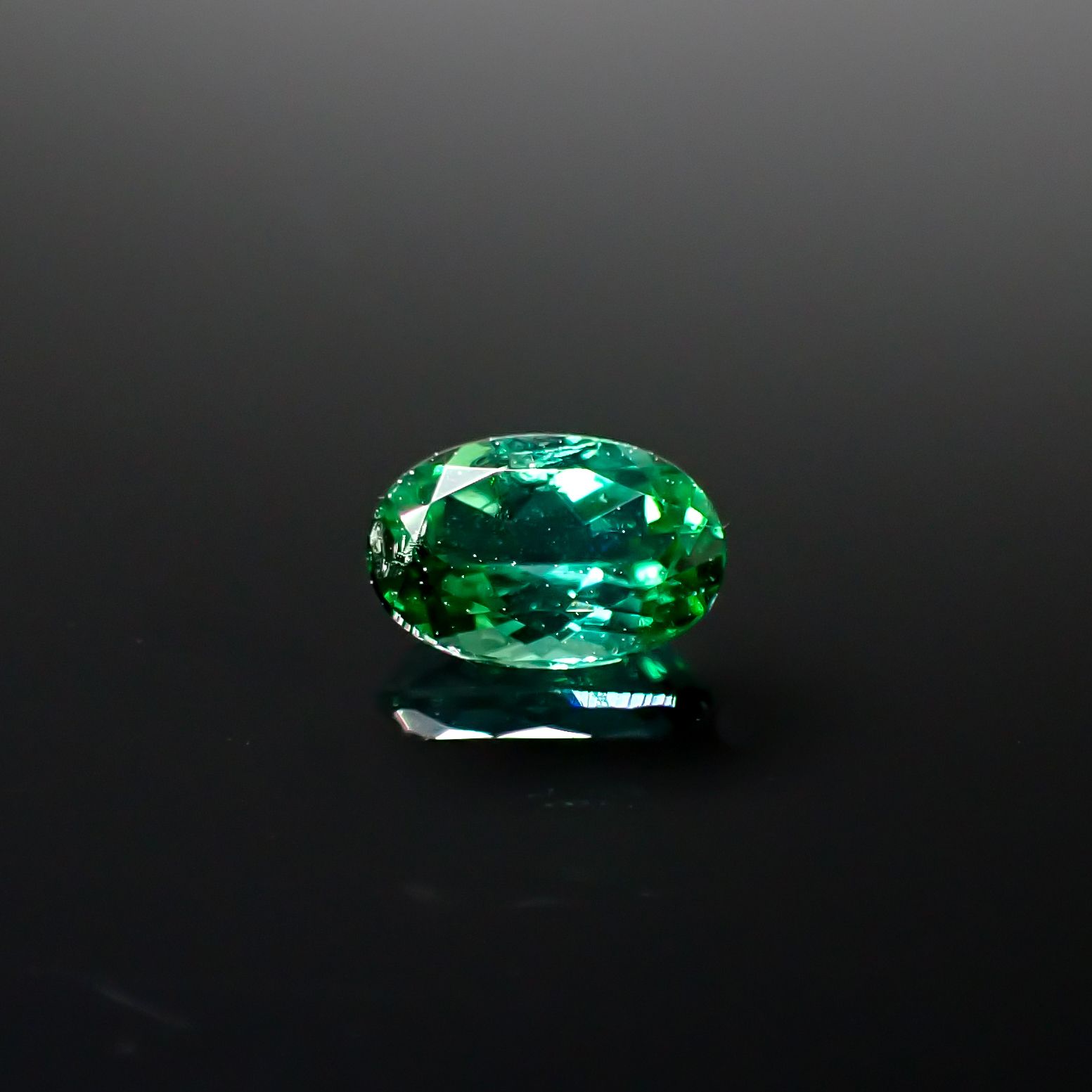 パライバトルマリン(宝石名トルマリン/別名パライバ・トルマリン)ブラジル・キントス鉱山産 0.438ct ソ付(宝貴協)[240928716]5.97x3.97mm前後