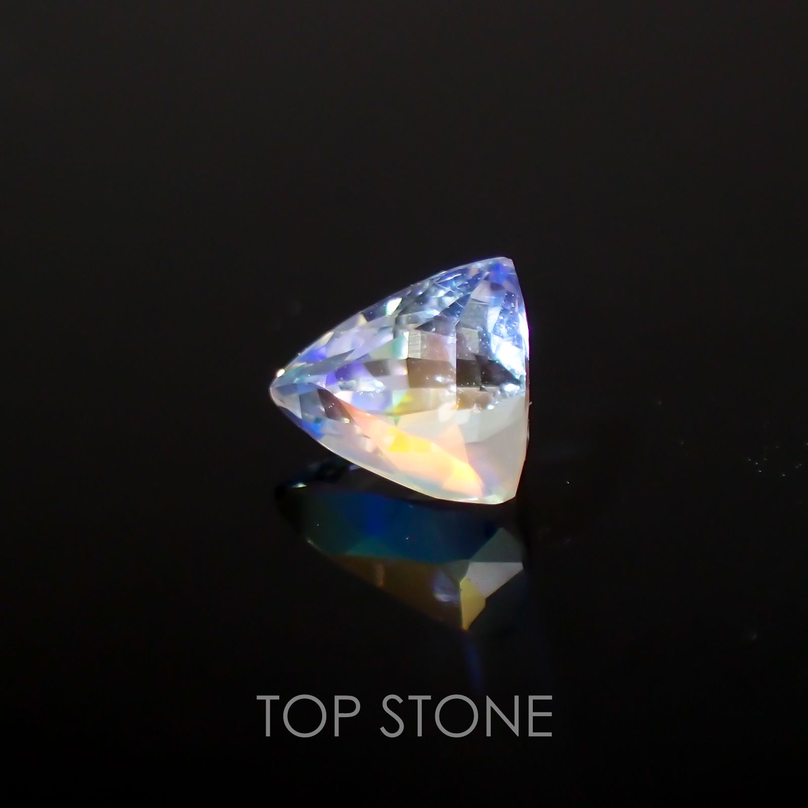 レインボームーンストーン(アンデシンラブラドライト) マダガスカル産 ルース 0.33ct[210410569]4.9×4.1mm前後