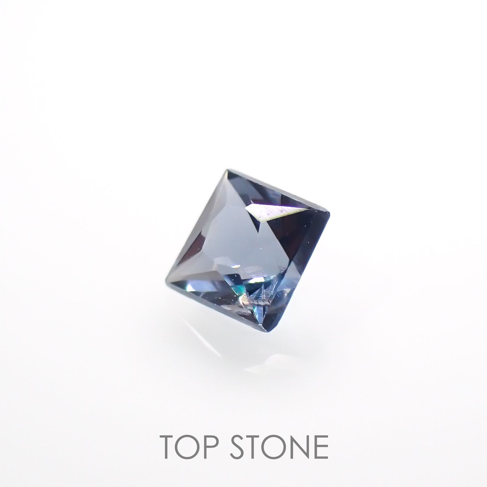 ◇プリンセスカット◇カラーチェンジガーネット アレキタイプ(宝石名ガーネット)マダガスカル・ベキリー産 0.11ct 識別済[220616547]2.5x2.5mm前後