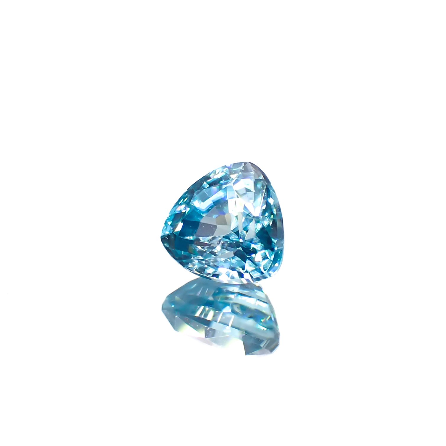 ブルージルコン カンボジア産 0.88ct[240728507]5.1x5mm前後