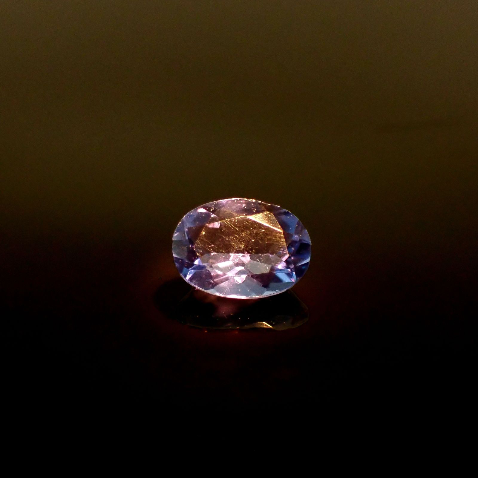 カラーチェンジフローライト ブラジル産 0.90ct / 7.1x5.1mm前後 [250530447]