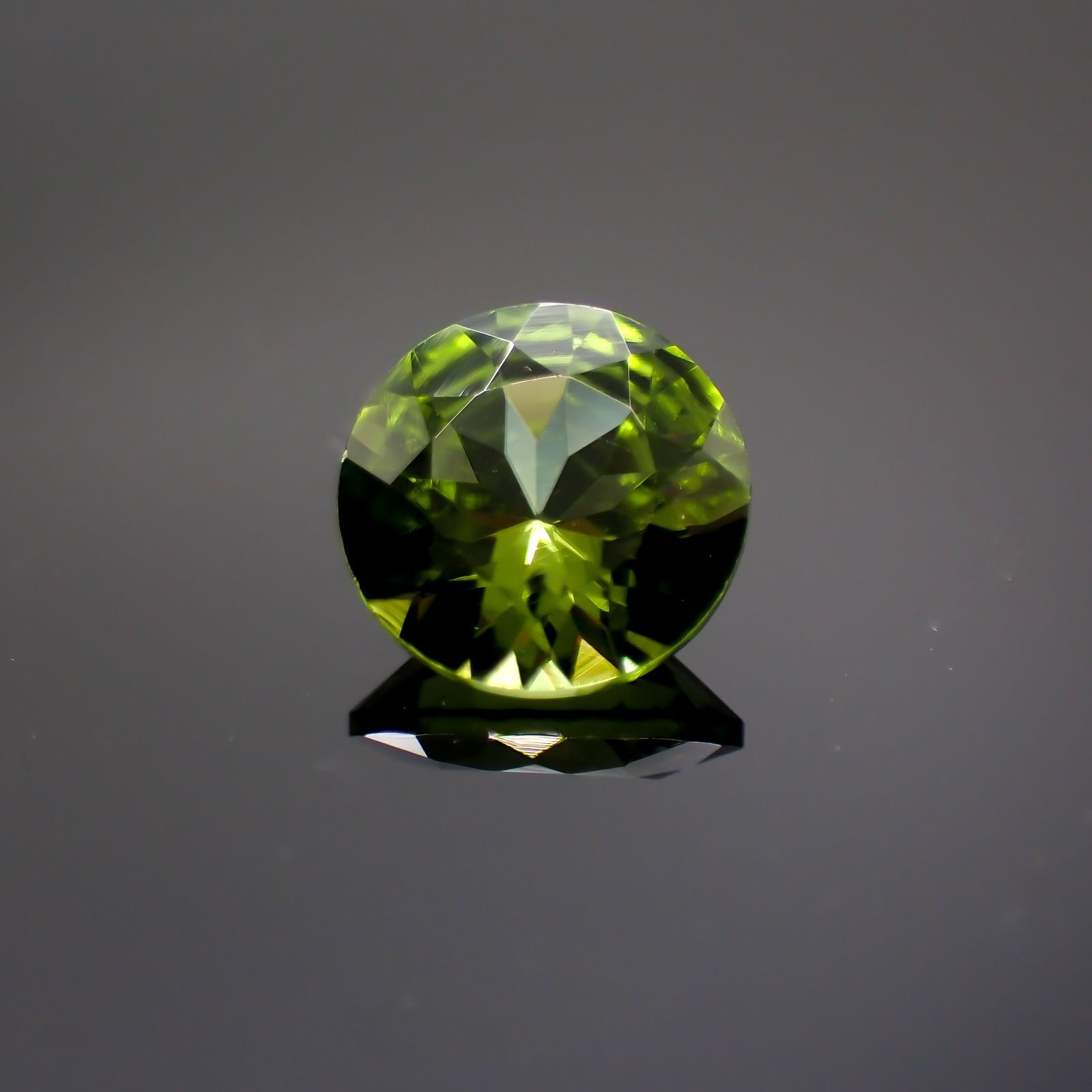 ペリドット(宝石名ペリドット) パキスタン産 1.14ct 識別済[211013087]6.9×6.9mm前後