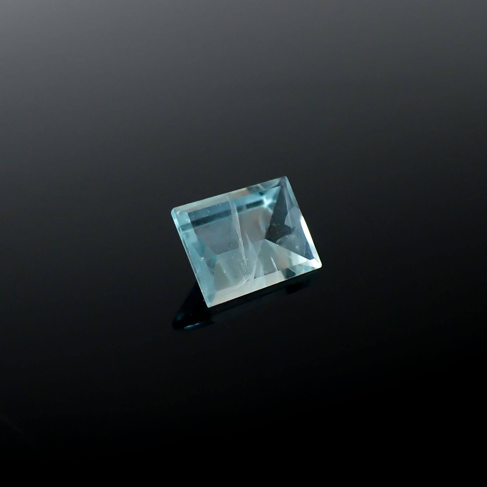 ◇ミラーカット◇アクアマリン モザンビーク産 1.52ct[240226102]8.5x6.5mm前後