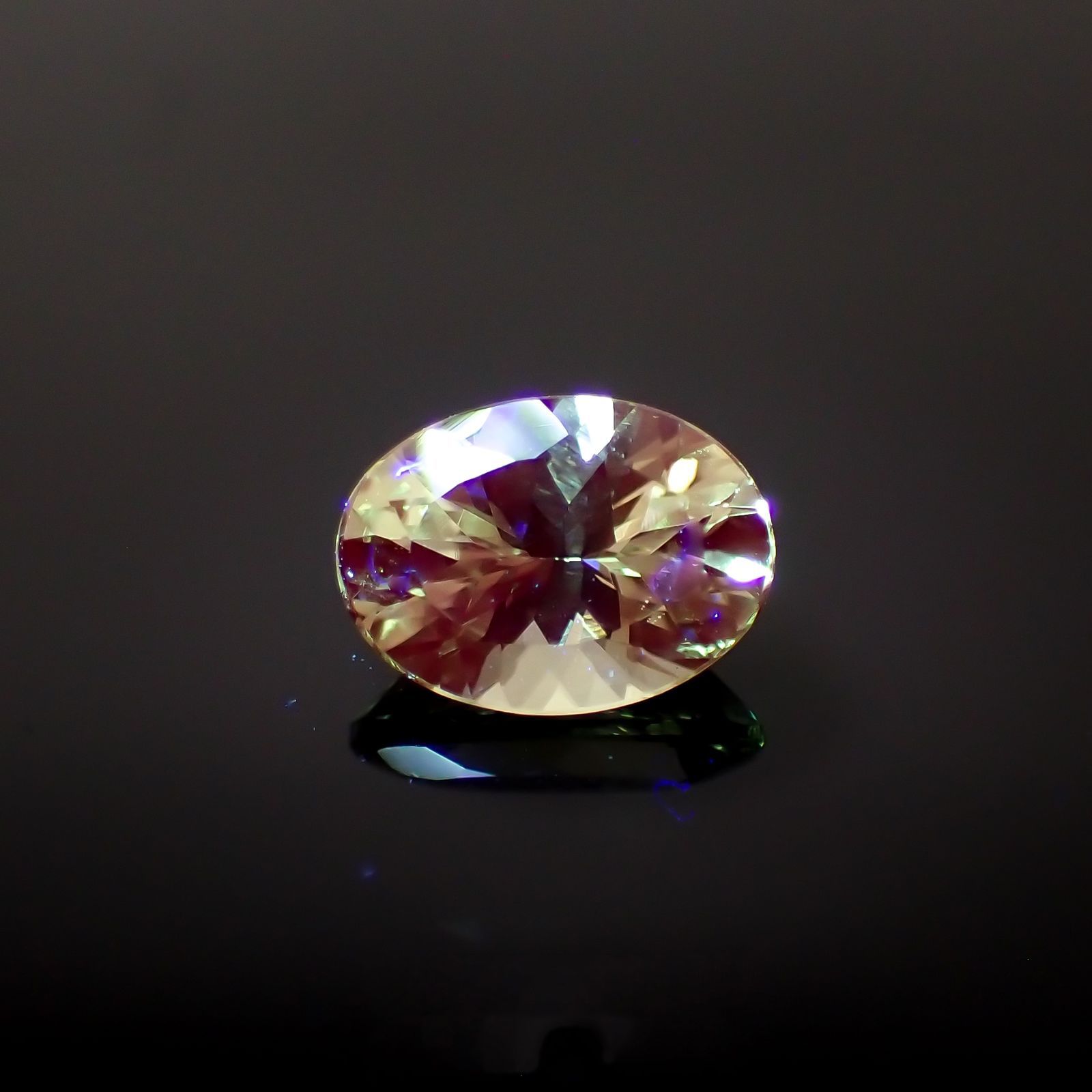 バナジウムクリソベリル(宝石名クリソベリル)マダガスカル産 0.950ct ソ付(日独)[221018904]7.11x5.16mm前後