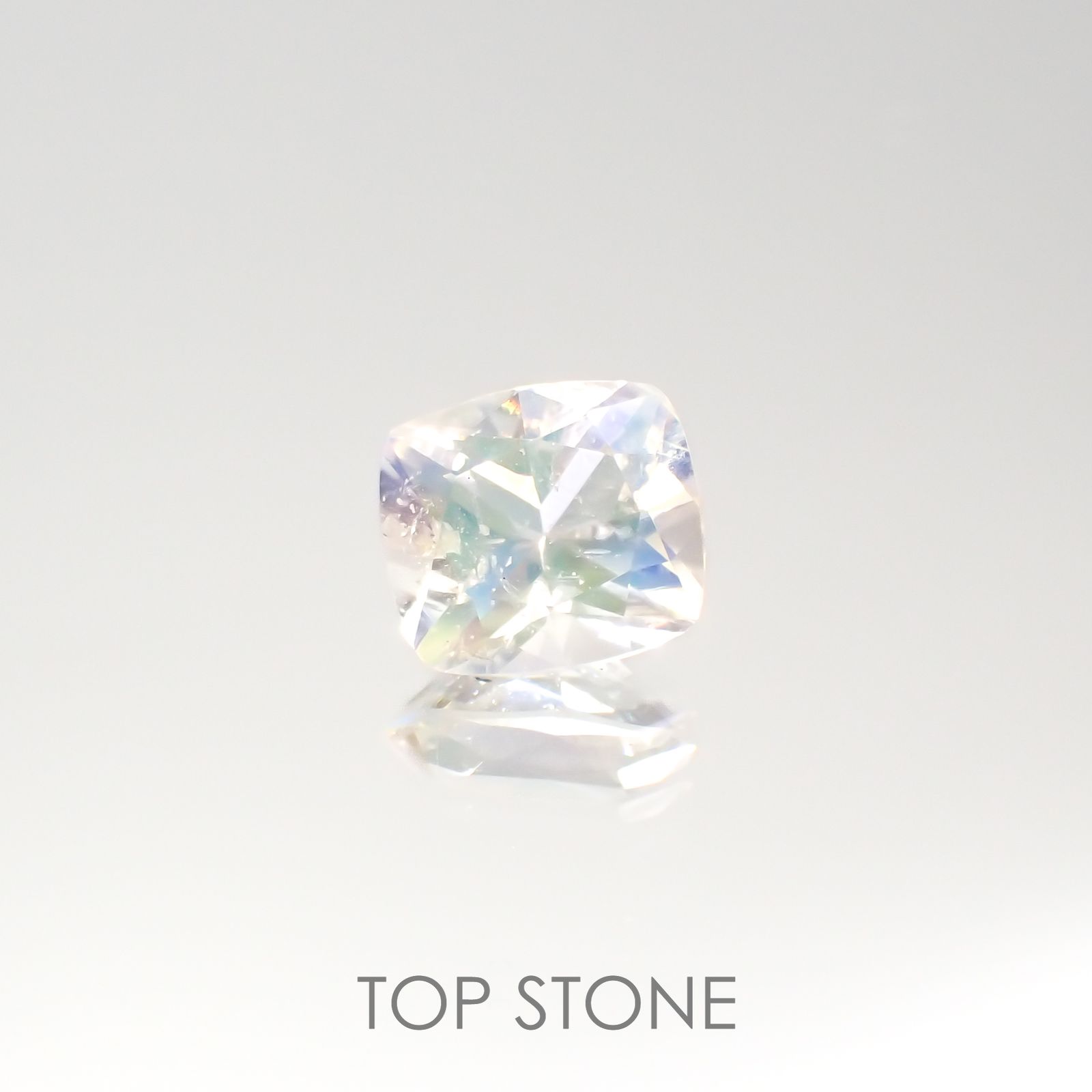レインボームーンストーン(宝石名ラブラドライト)タンザニア産 1.33ct 識別済[220717203]7.4x6.7mm前後