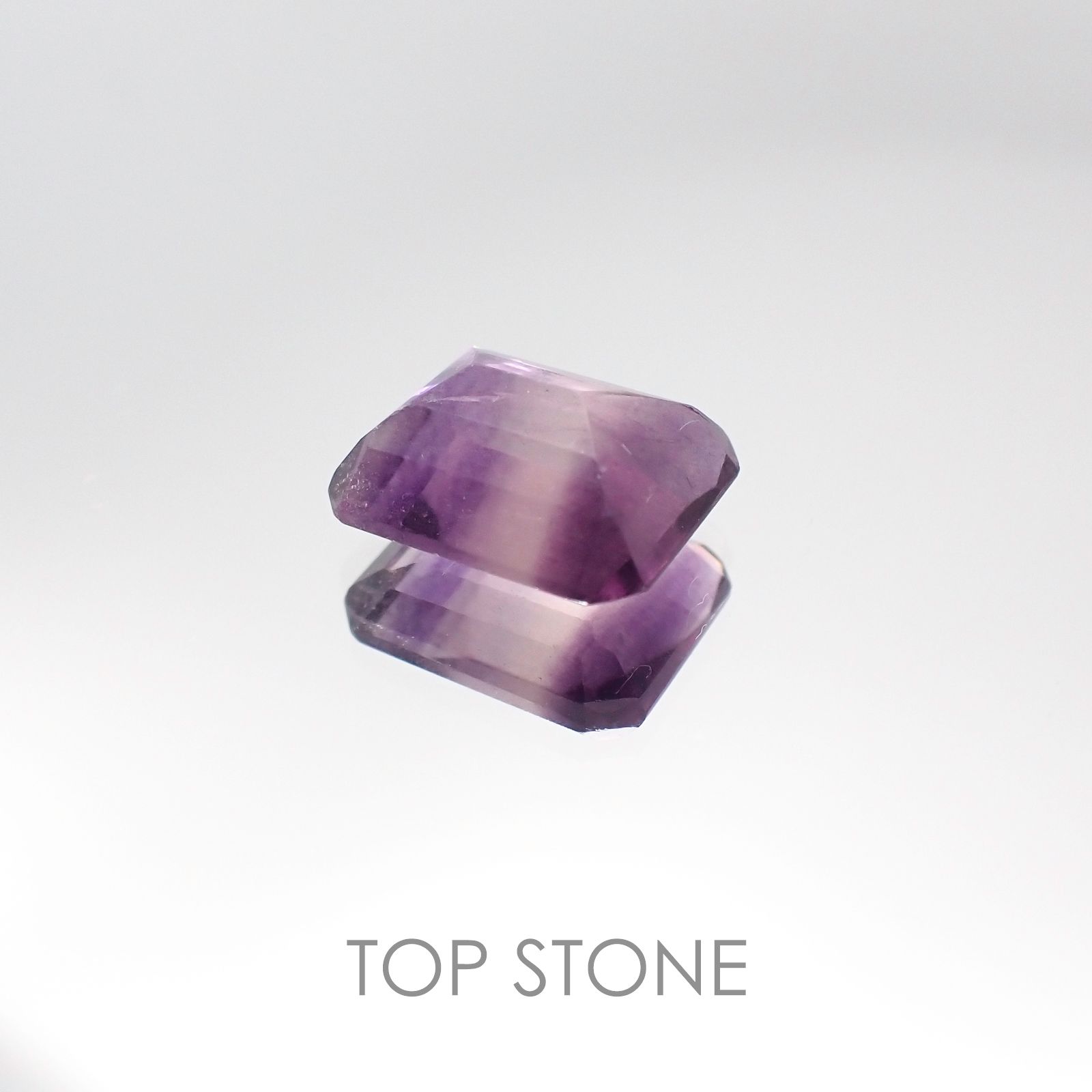 バイカラーフローライト ブラジル産 ルース 3.81ct[20107062]10.1×8.2mm前後