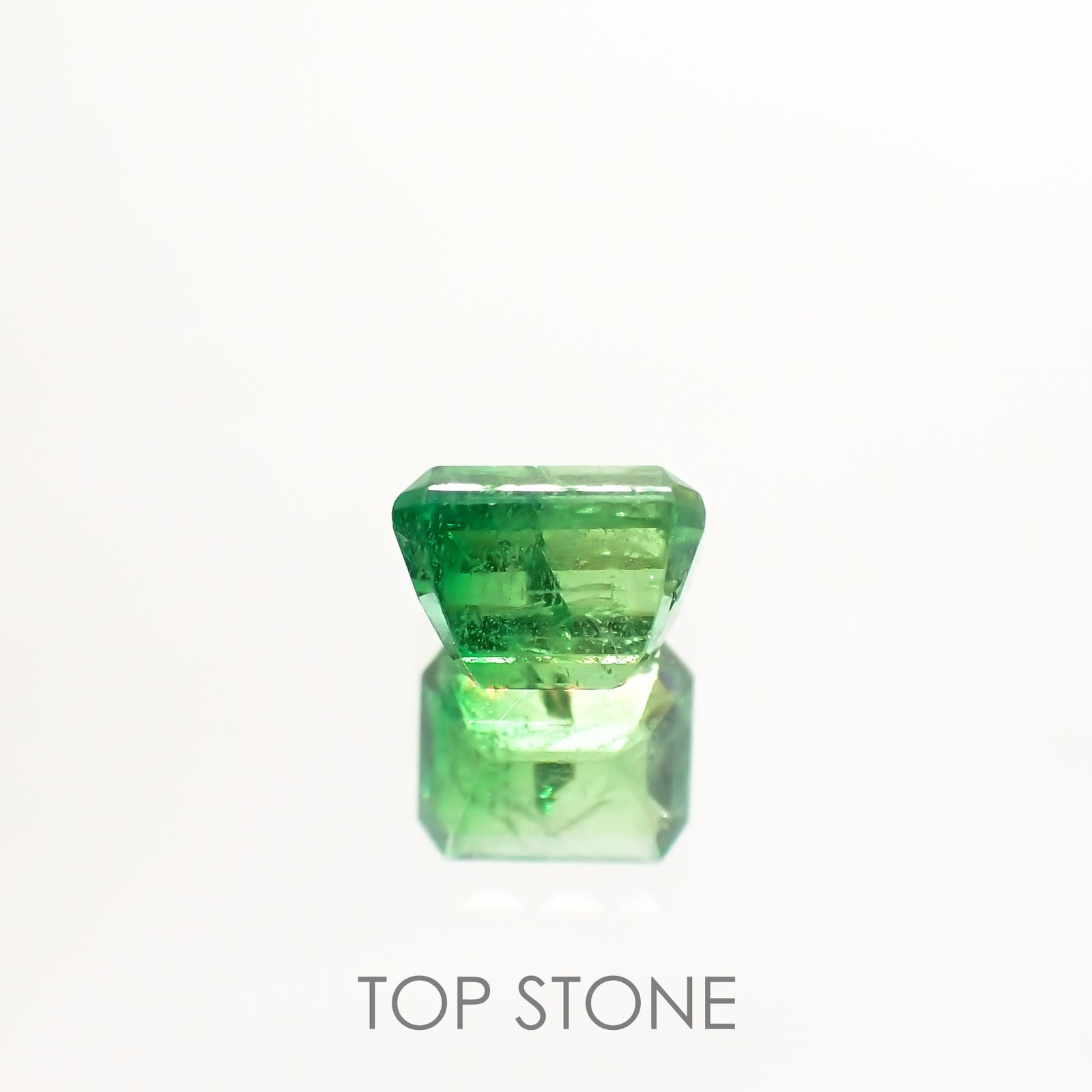 バイカラーツァボライト(宝石名グリーン グロッシュラー・ガーネット) タンザニア産 1.83ct 識別済[210711917]6.7×5.5mm前後