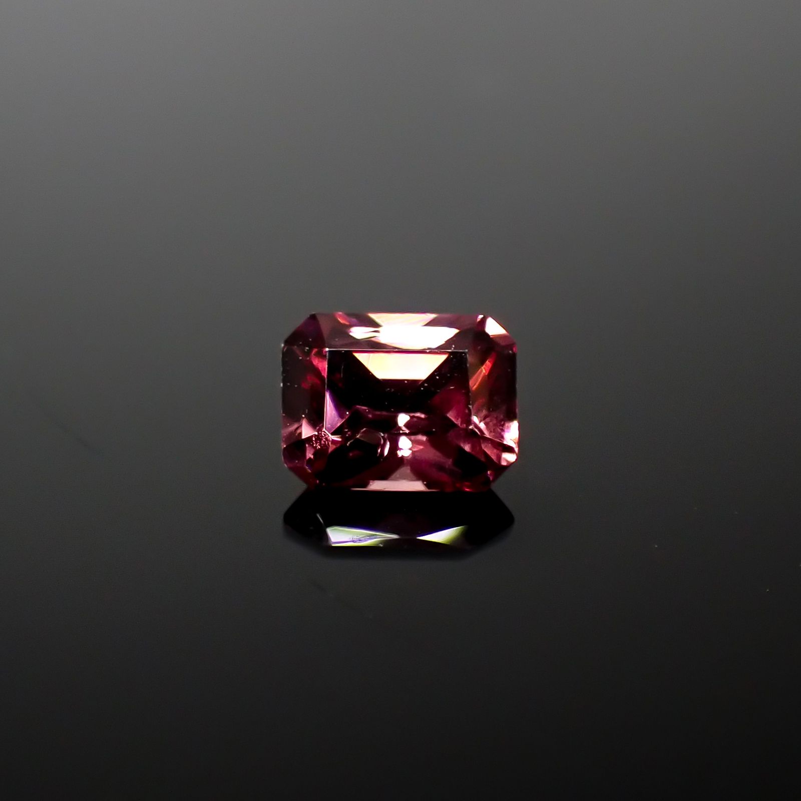 ピンクジルコン スリランカ/カンボジア産 0.46ct[240627921]4.6x3.5mm前後