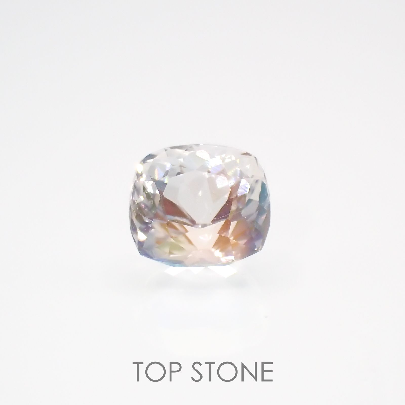 レインボームーンストーン(宝石名ラブラドライト)マダガスカル産 0.52ct 識別済[221018295]4.9x4.4mm前後