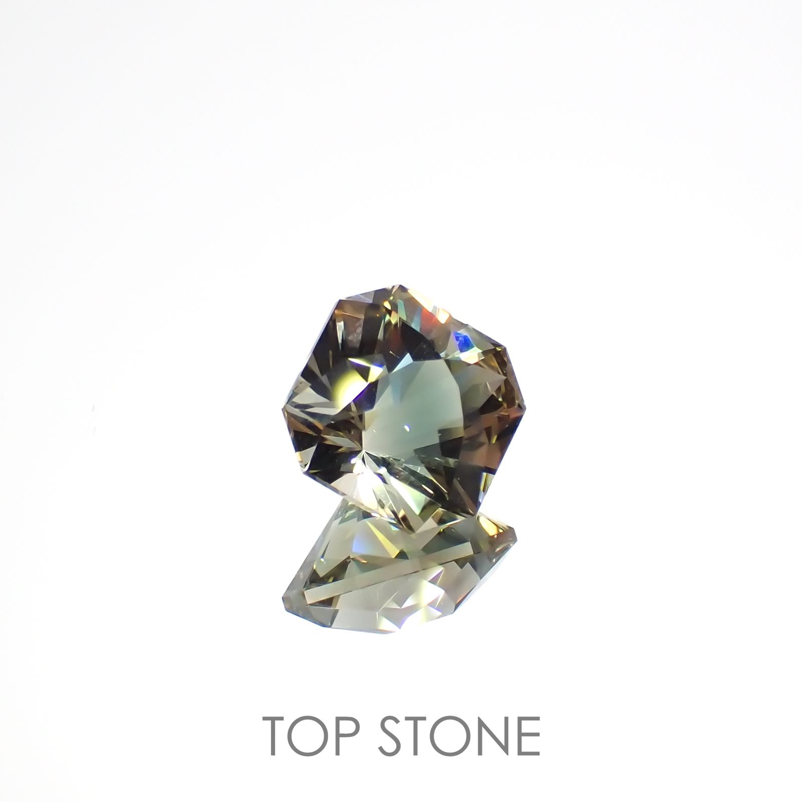 ◇カスタムカット◇バイカラーオレゴンサンストーン(宝石名ラブラドライト)アメリカ・オレゴン州産 2.32ct 識別済[220616273]7.9x7.9mm前後