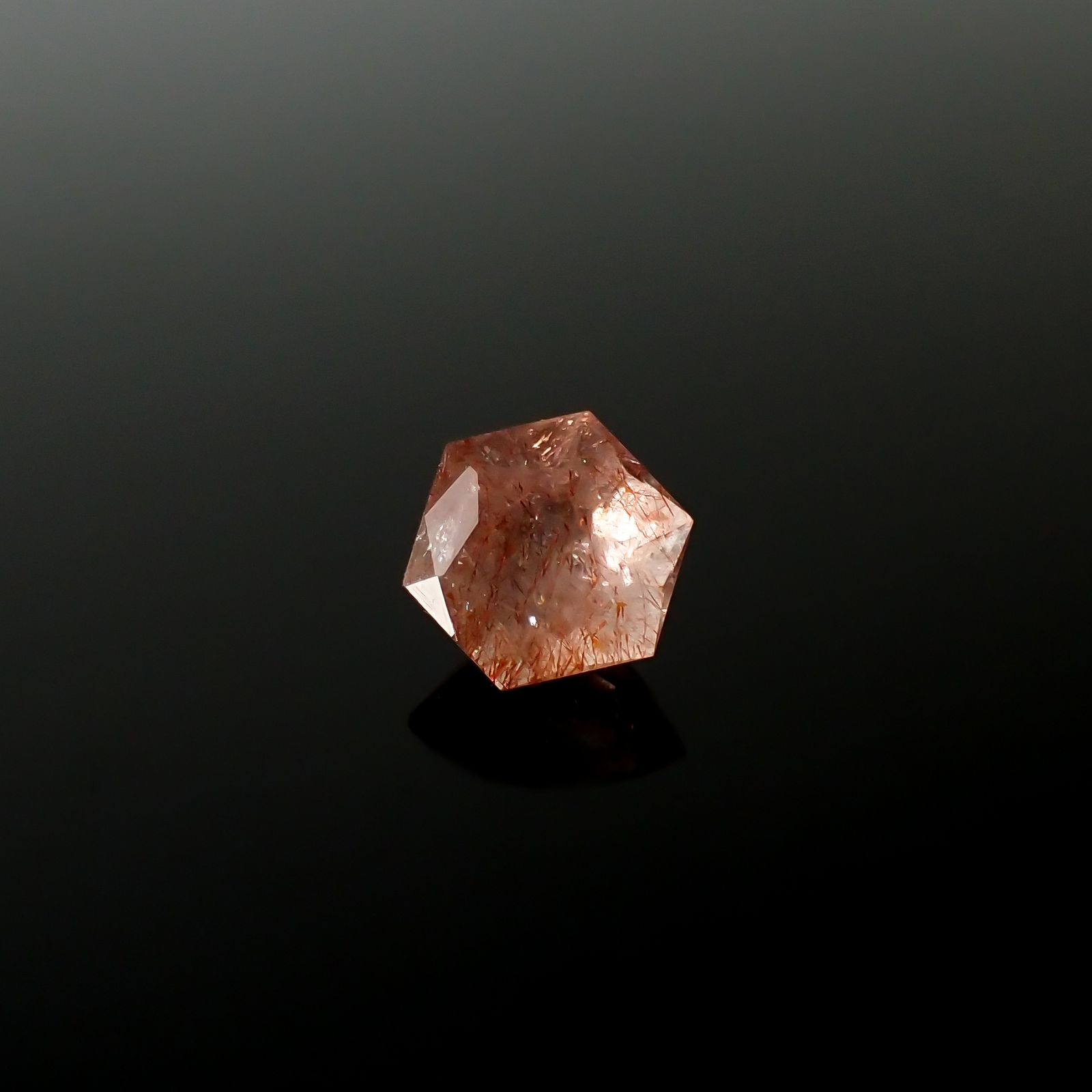 ◇ヘキサゴンカット◇ストロベリークォーツ カザフスタン産 0.72ct[240125486]5.6x5.5mm前後