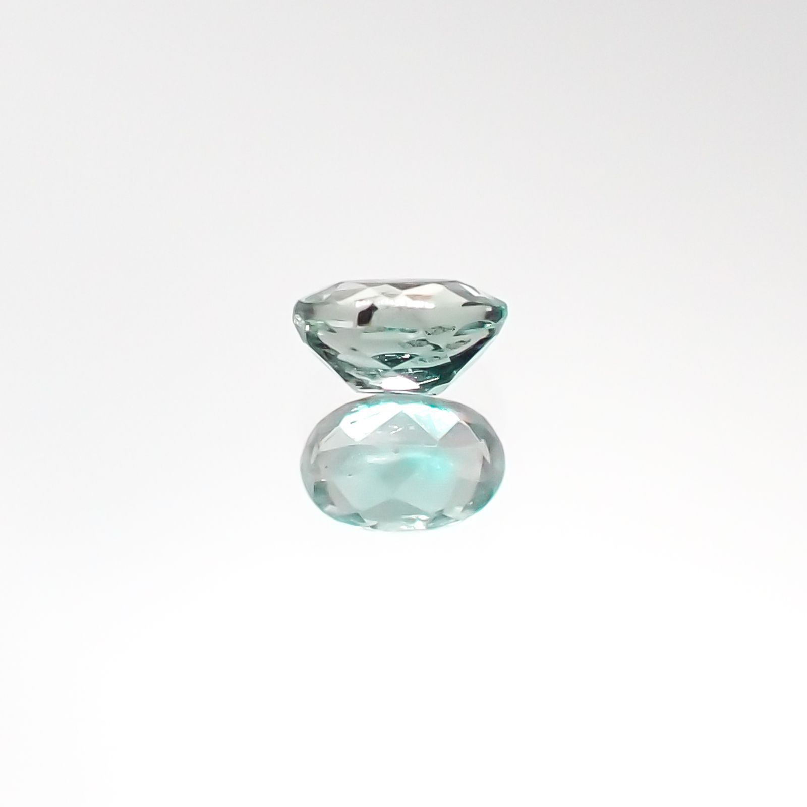アレキサンドライト(宝石名アレキサンドライト)ブラジル・ミナスジェライス州ヘマチタ鉱山産 0.14ct 識別済[231023948]3.5x2.4mm前後