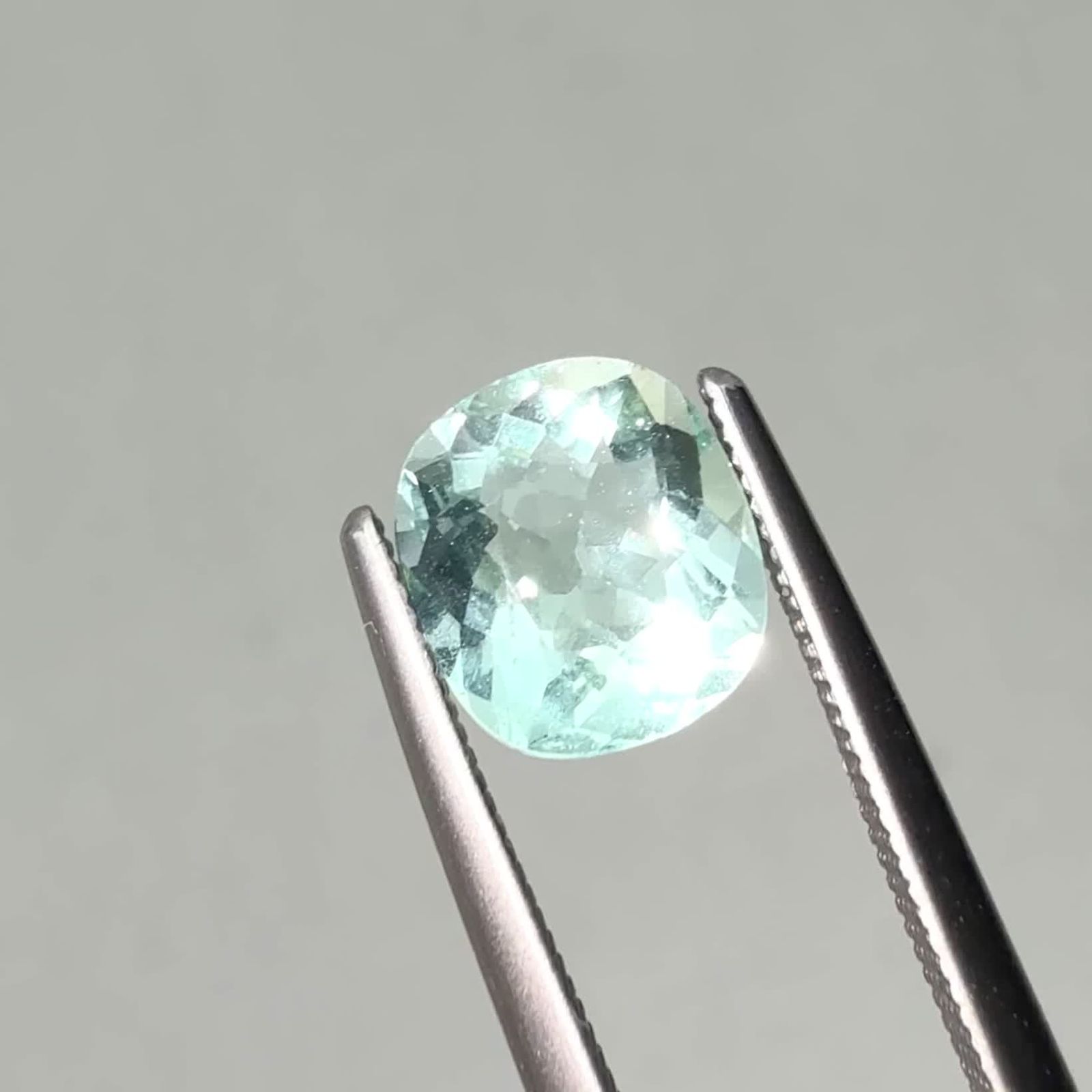 フローライトトリオ フローライト フルオレッセンス ジンバブエ産 1.85ct [250630513