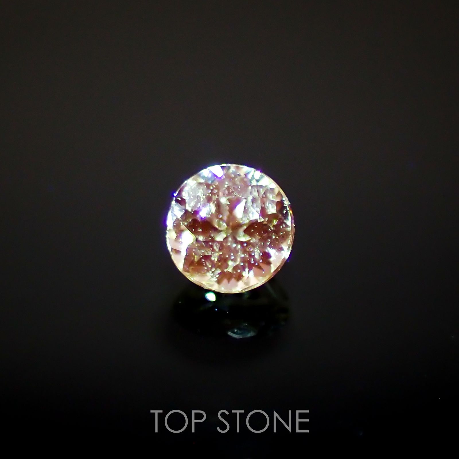 リューコガーネット(宝石名ホワイト グロッシュラー・ガーネット) ビルマ産 0.14ct 識別済[210711546]2.9×2.9mm前後