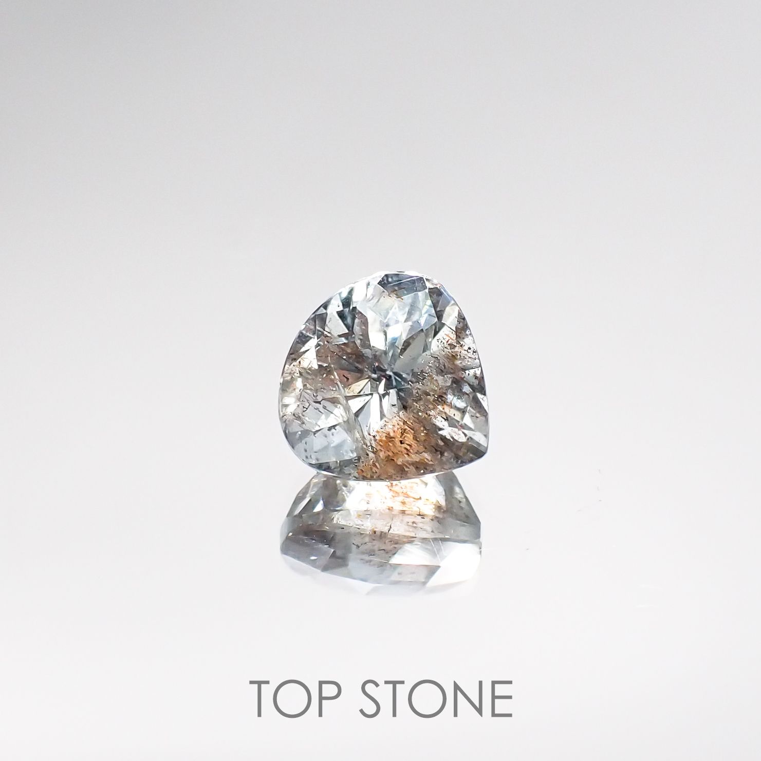 アベンチュリンアクアマリン(宝石名アクアマリン) ナイジェリア産 2.19ct 識別済[210712980]8.1×8mm前後