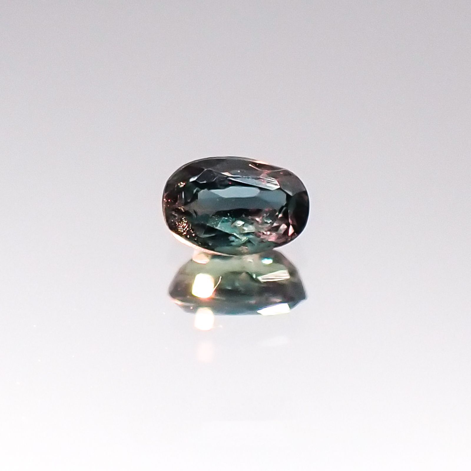 アレキサンドライト インド産 ルース 0.13ct[20095560]3.5×2.4mm前後