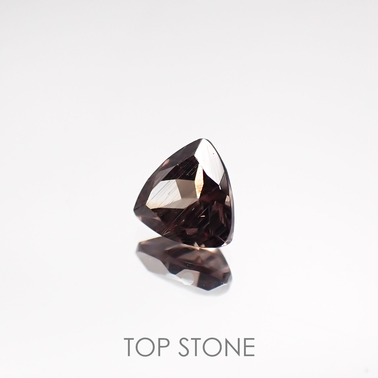 カラーチェンジガーネット タンザニア・マダガスカル産 ルース 0.31ct[210611196]4×4mm前後