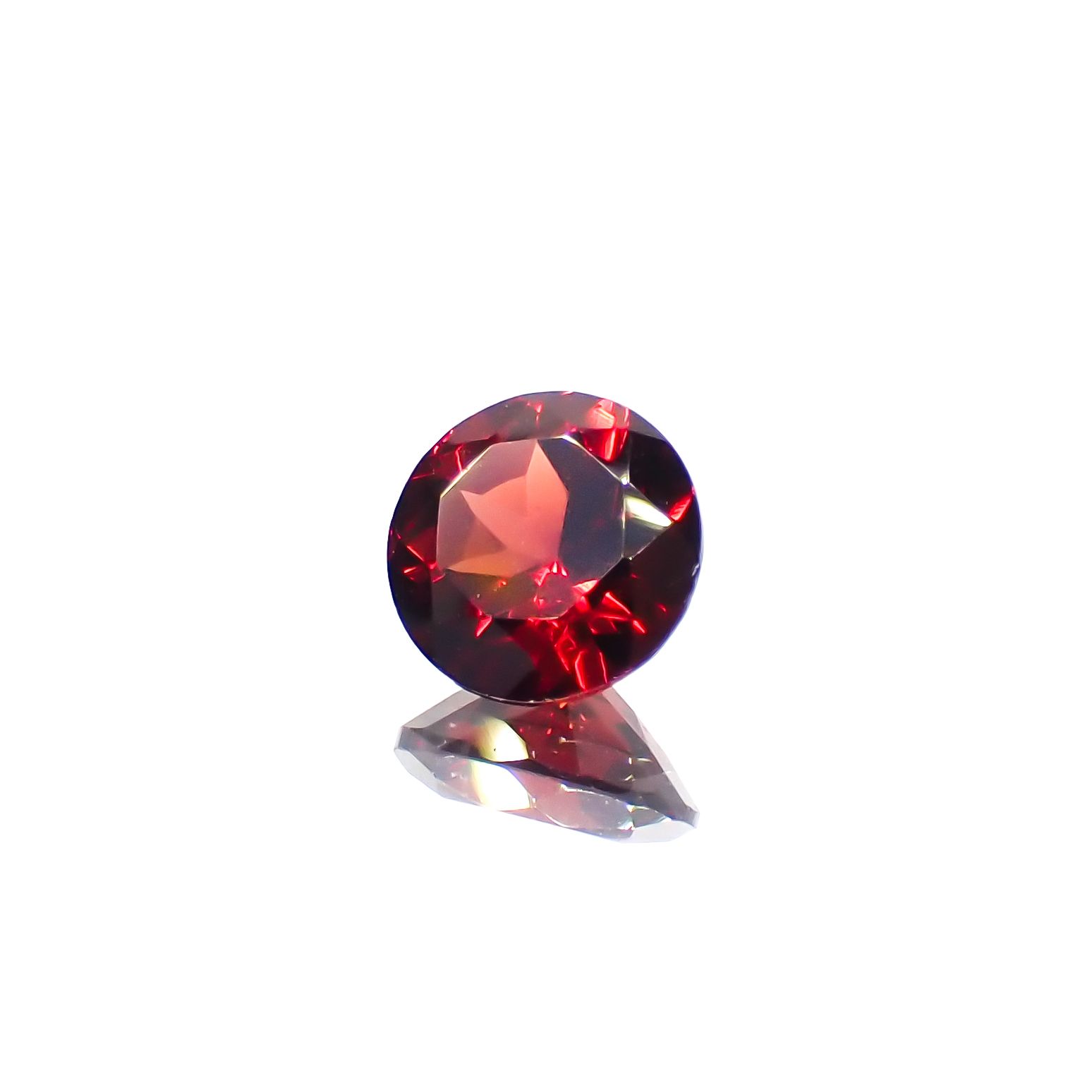 パイラルスパイトガーネット モザンビーク産 0.67ct[231224561]5.4x5.4mm前後