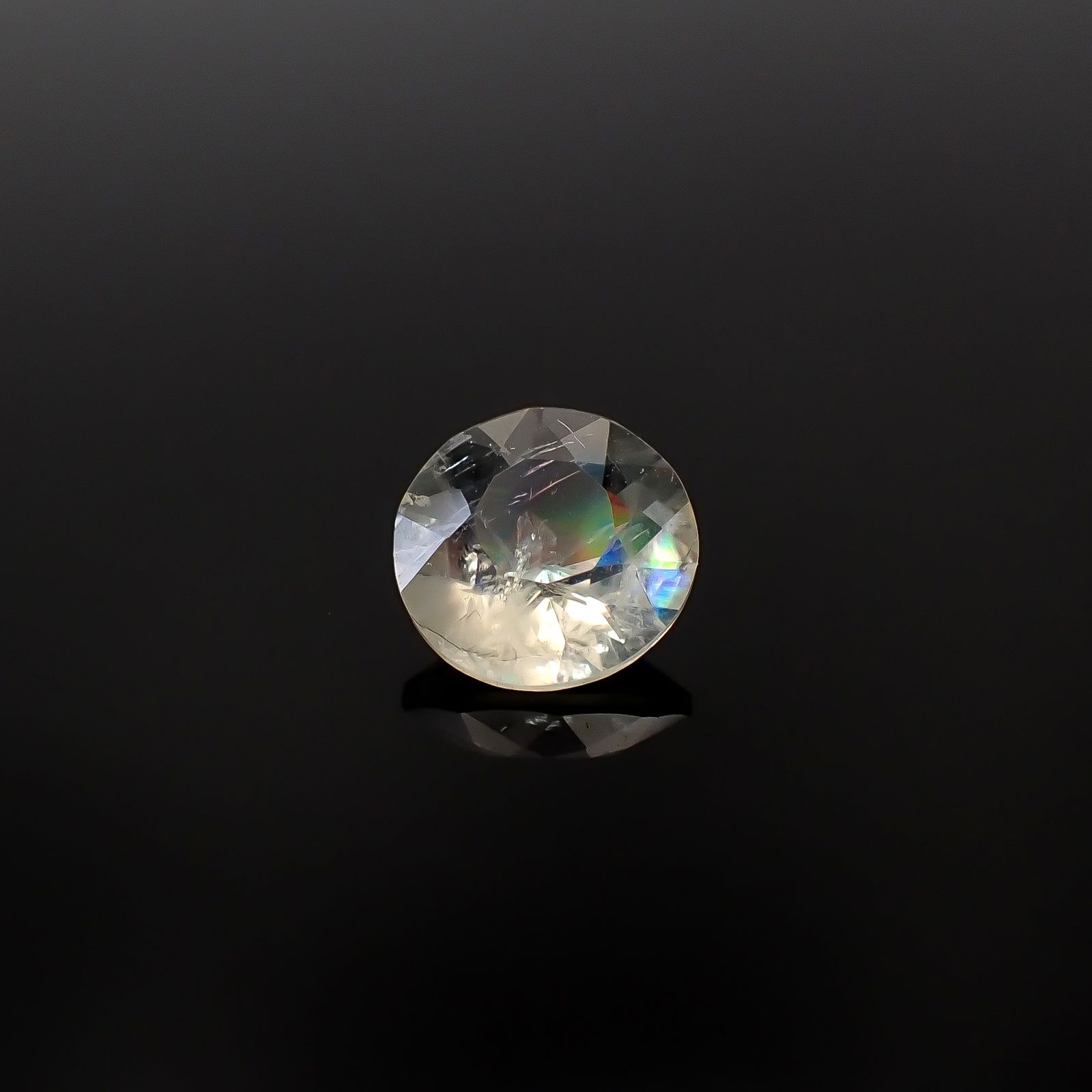 リューサイト 遊色効果あり(宝石名リューサイト)イタリア産 0.76ct 識別済[250730651]6.6x6.5mm前後