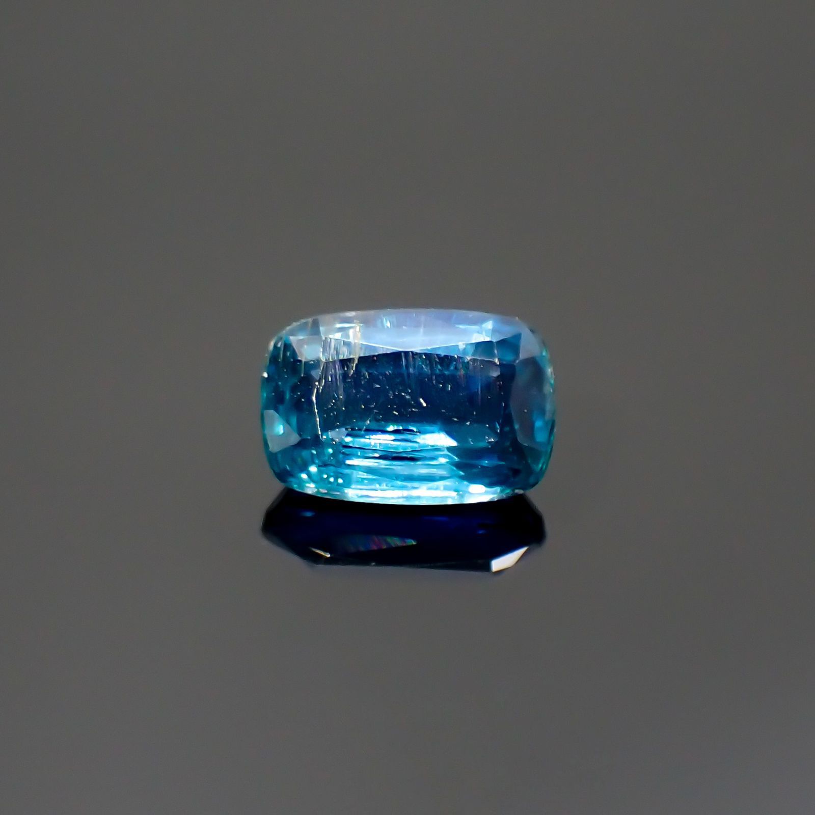 オーシャンブルーカイヤナイト(宝石名カイヤナイト)ネパール産 0.91ct 識別済[220115383]6.6x4.4mm前後