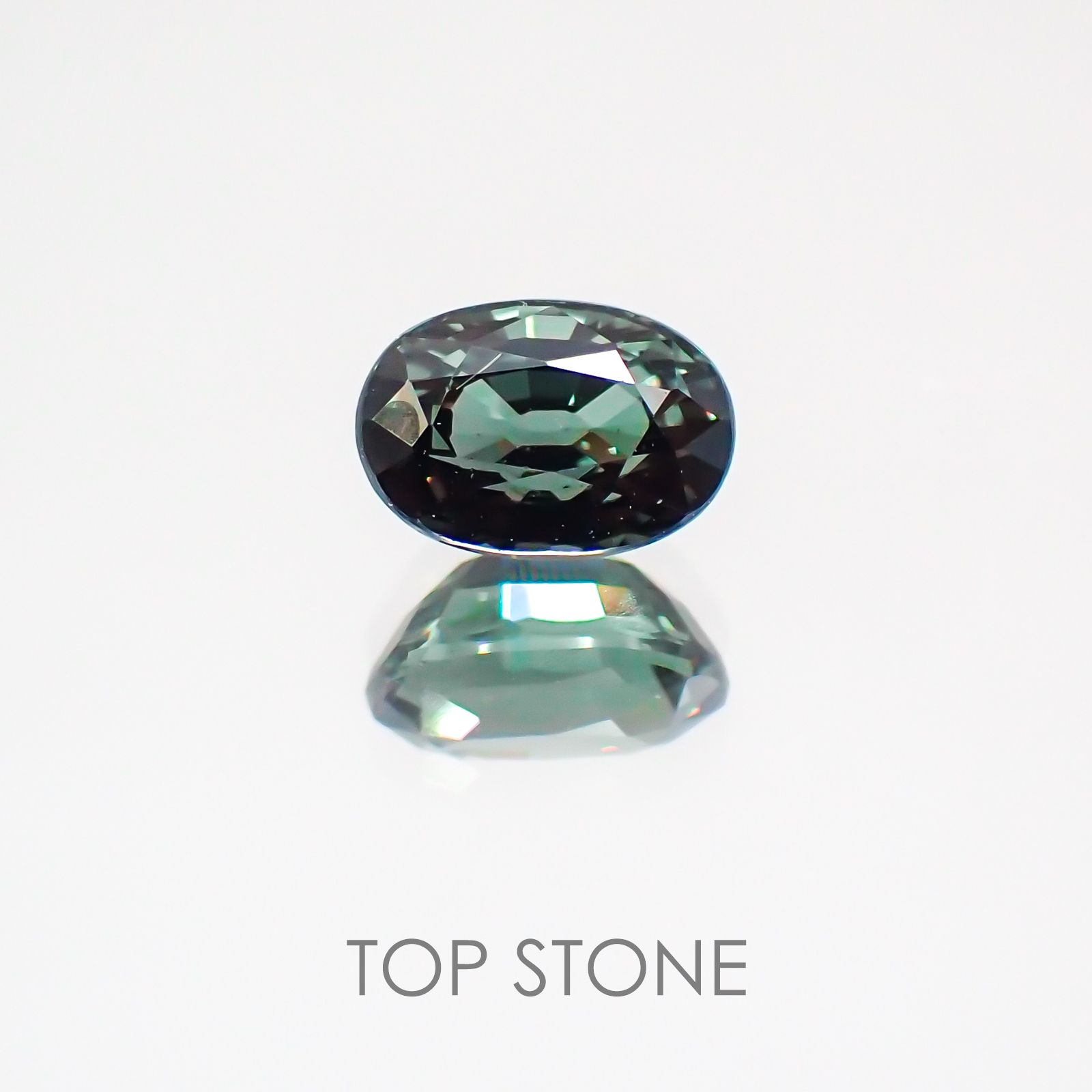 カラーチェンジガーネット(アレキタイプ) マダガスカル・ベキリー産 ルース 0.712ct[21029472]5.9×4mm前後