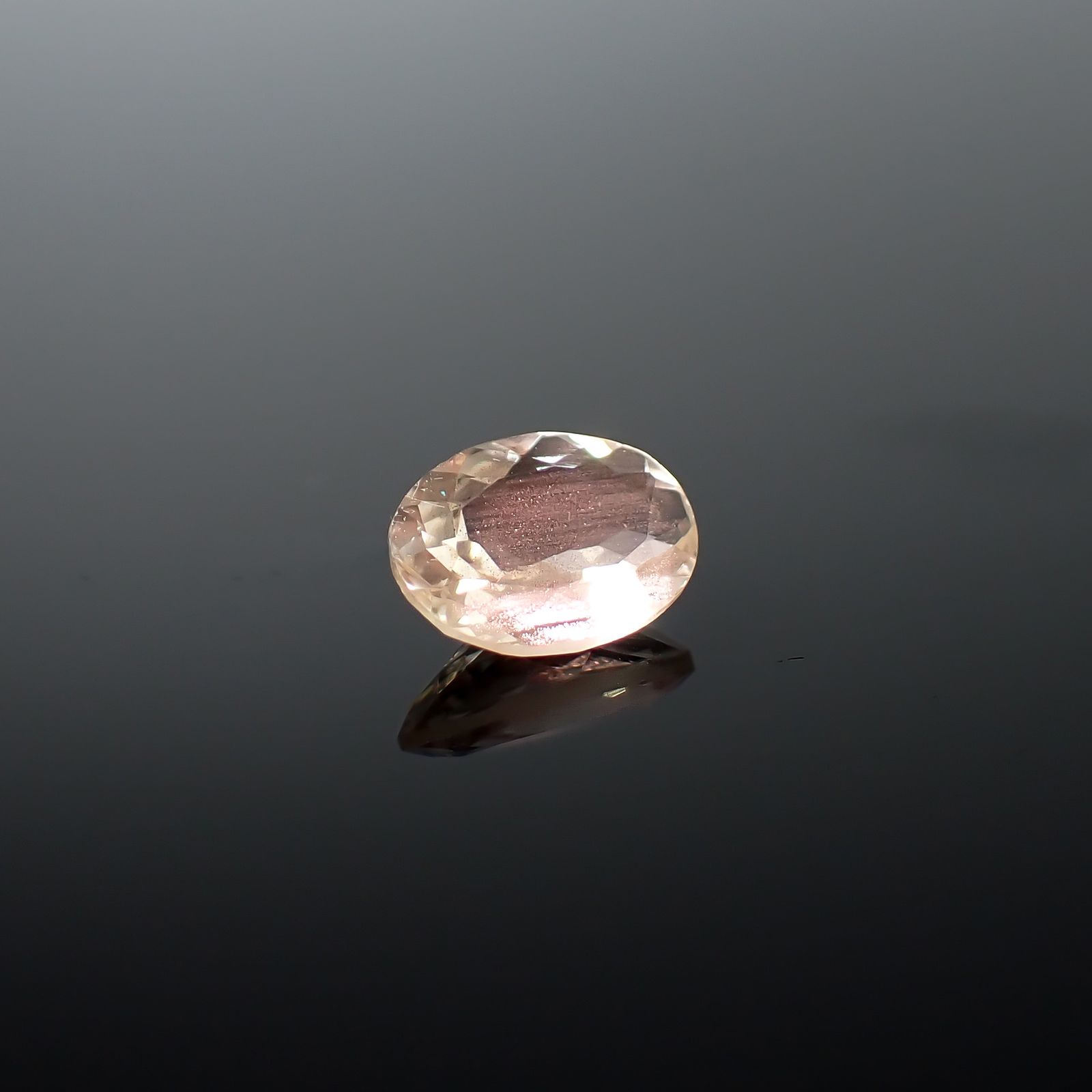オレゴンサンストーン アメリカ・オレゴン州産 0.87ct / 7.7x5.8mm前後 [260732640]