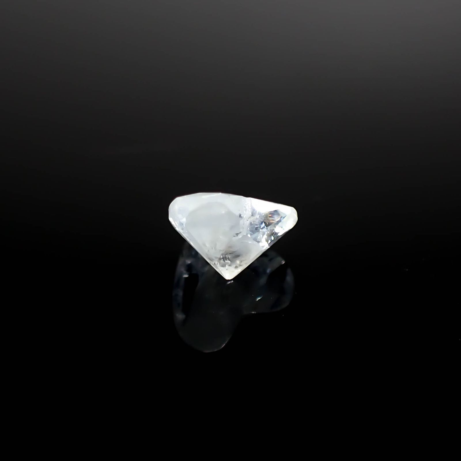 イリデッセンスアクアマリン ブラジル産 0.86ct [250730842]6.4x7.4mm前後