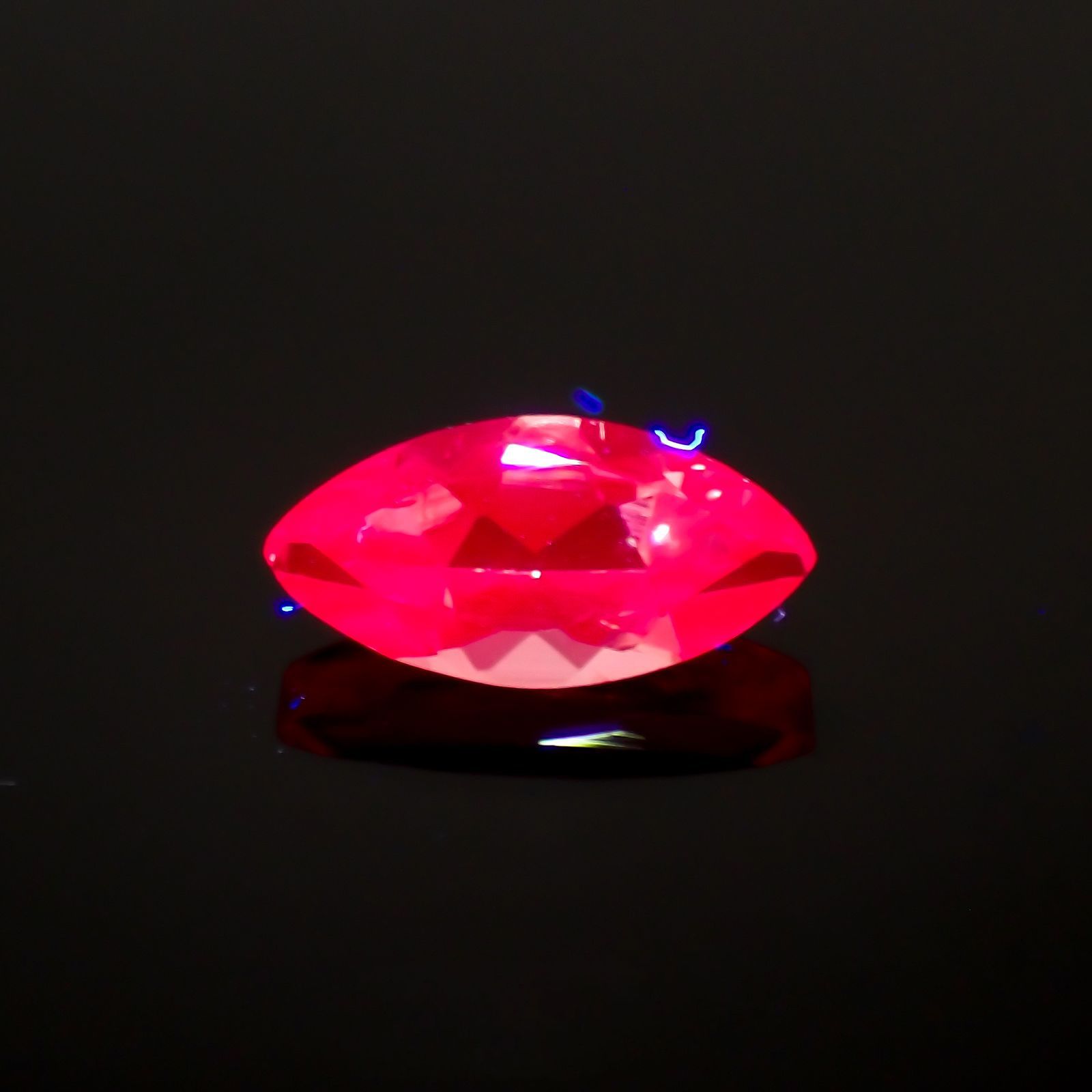 ホットピンクスピネル(宝石名ピンク・スピネル)タンザニア産 0.41ct 識別済[230823039]7x3.4mm前後