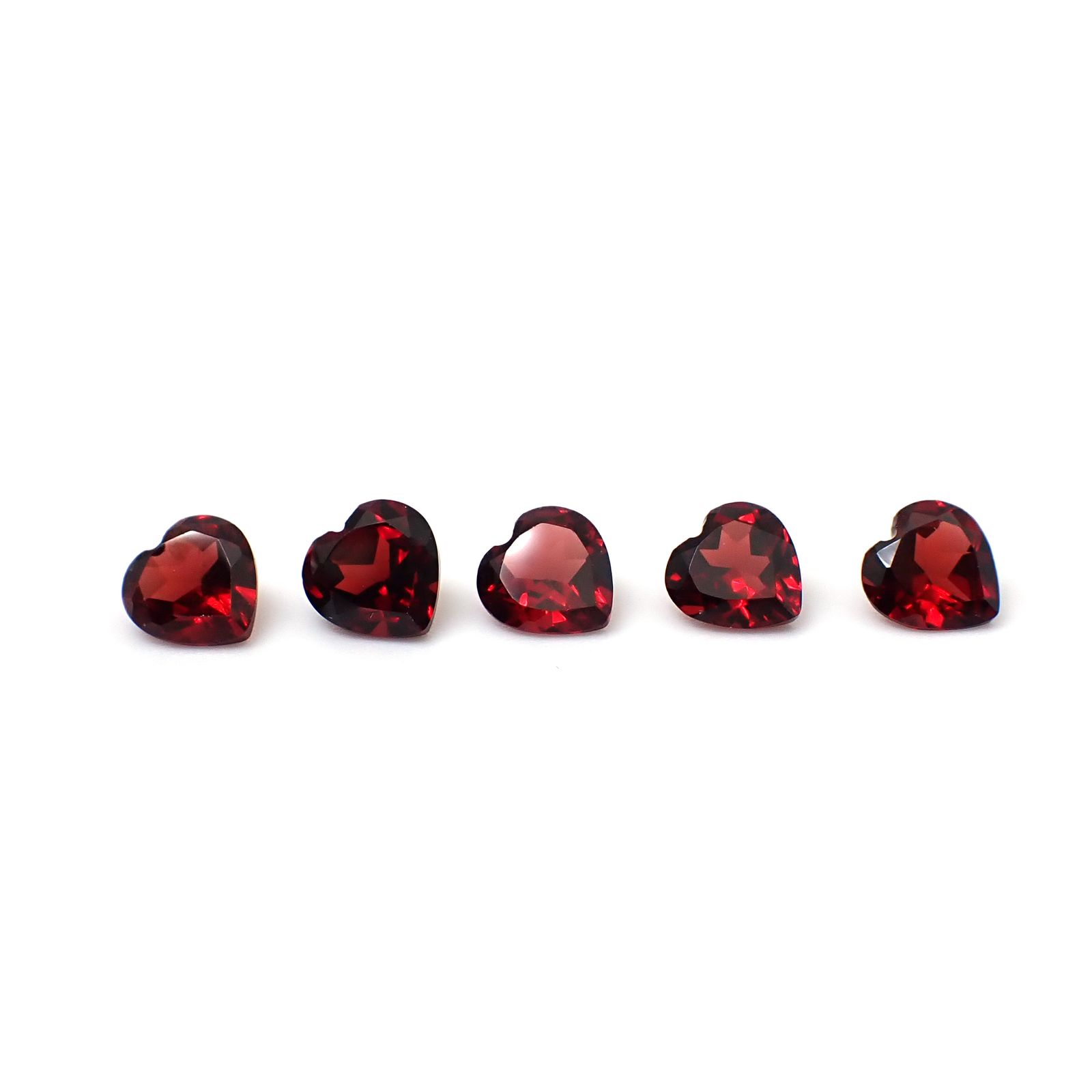 ◇ランダムセレクト◇パイラルスパイトガーネット モザンビーク産 約0.90ct / 6x6mm前後 [260532221]