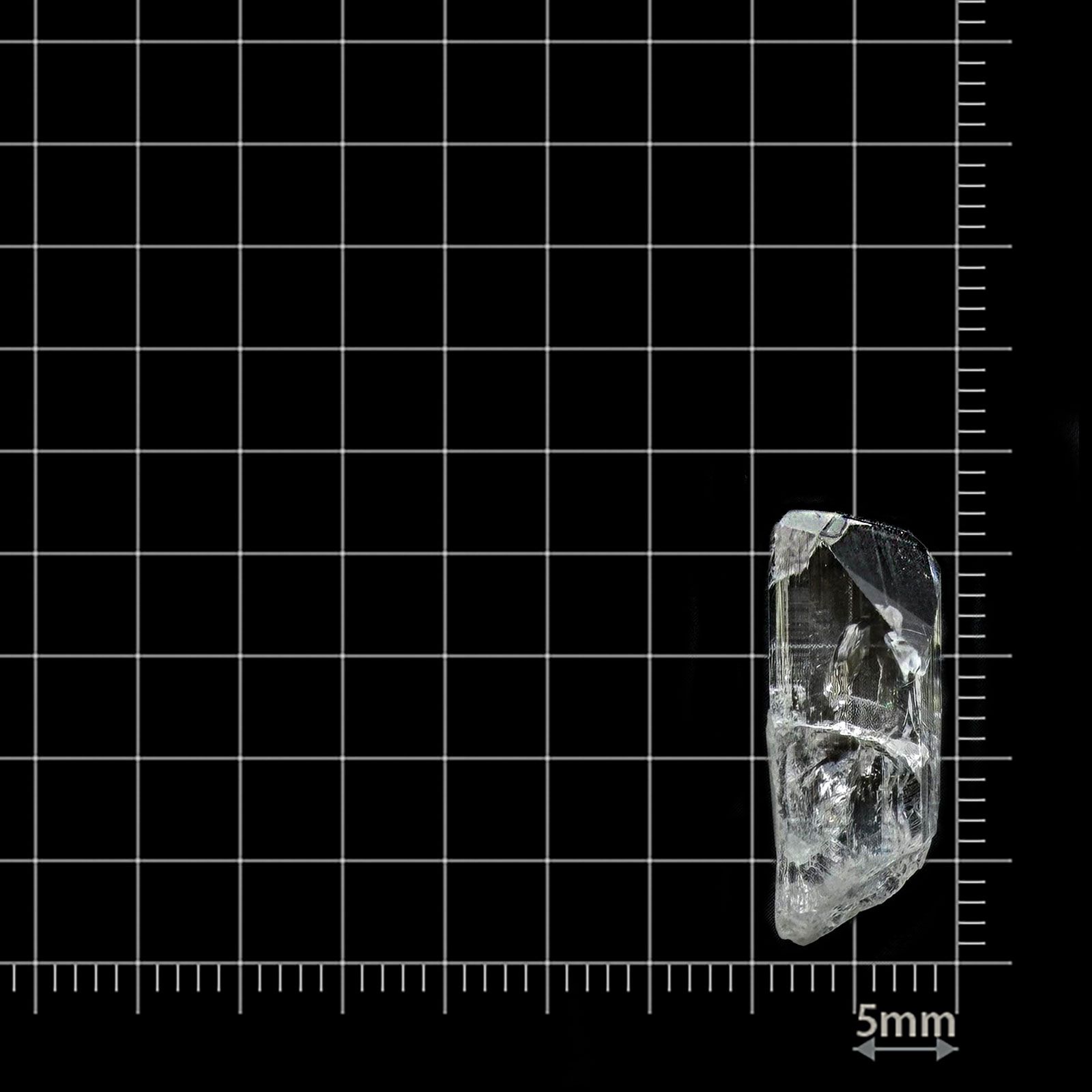 ダンビュライト原石 メキシコ産 9.85ct / 20x8.1mm前後 [260532170]