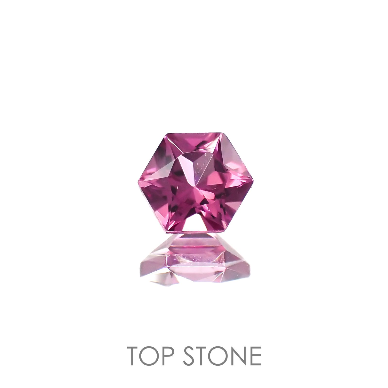 ◇ヘキサゴンカット◇カラーシフトマラヤガーネットSA(宝石名ガーネット)タンザニア産 0.41ct 識別済[220918043]4.1x4mm前後