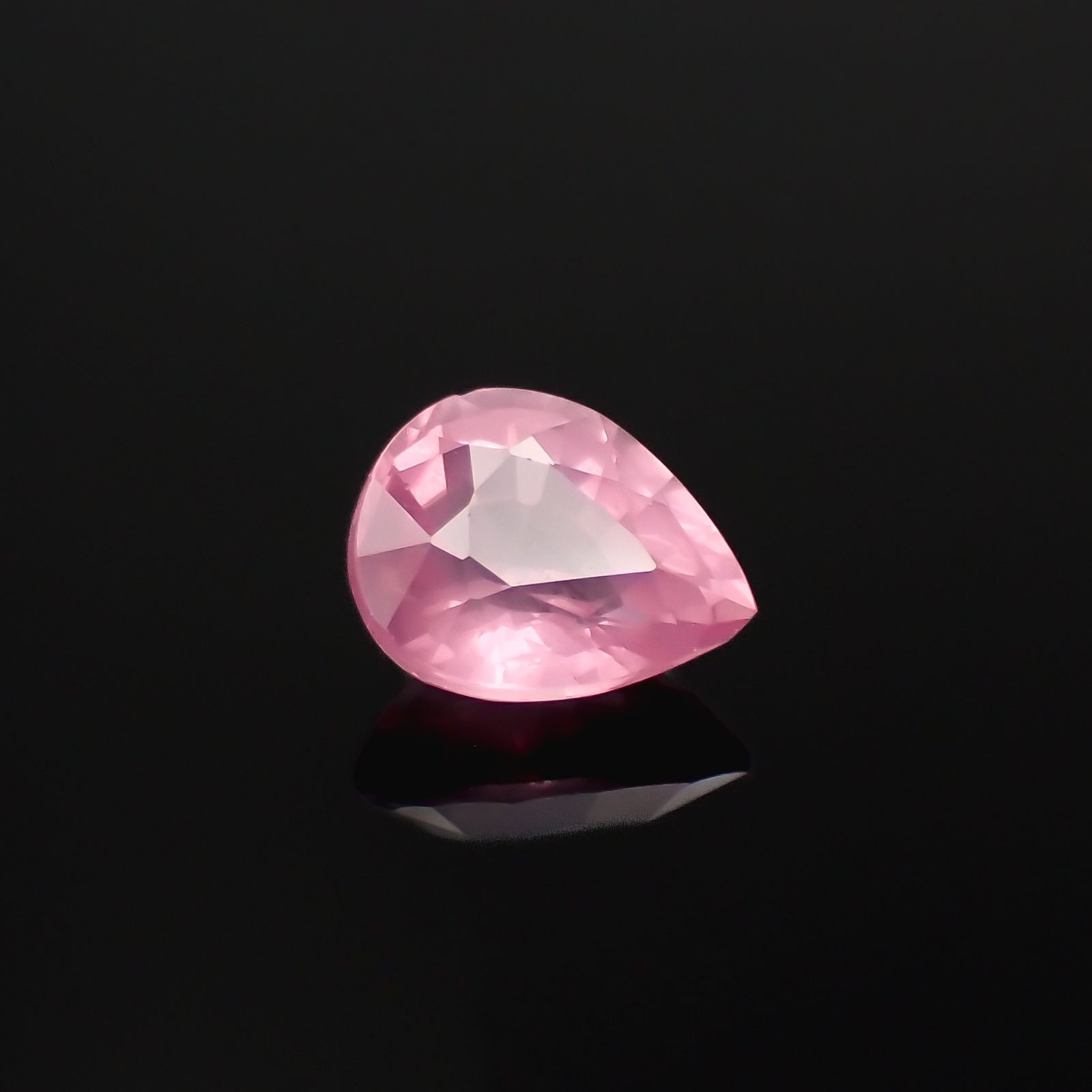 シルキーピンクスピネル(宝石名ピンク・スピネル)タンザニア産 0.95ct 識別済[230120247]6.7x5.5mm前後