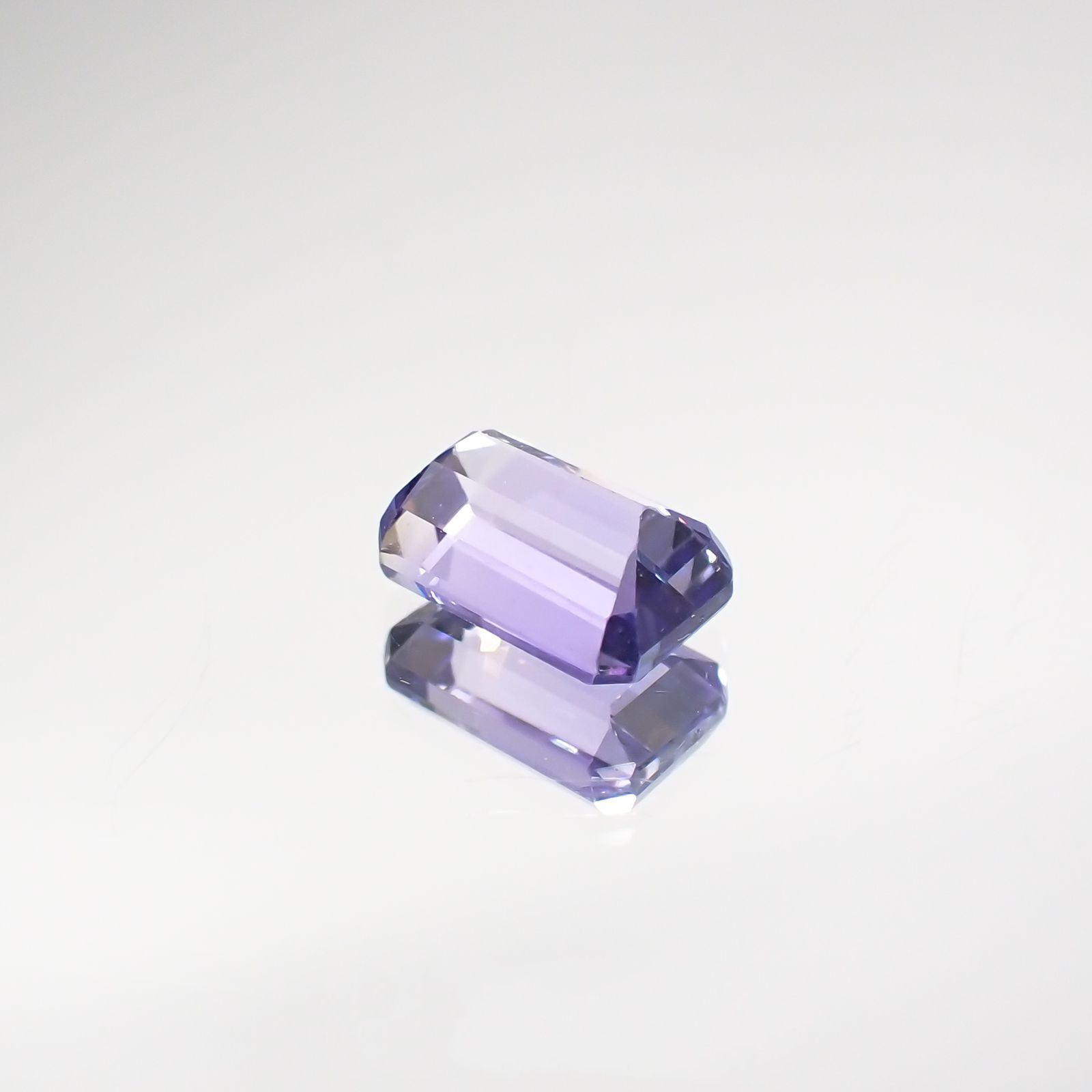 パーティカラータンザナイト(宝石名パーティカラード・ゾイサイト) タンザニア産 0.891ct ソ付(彩珠)[210711850]6.2×4.1mm前後
