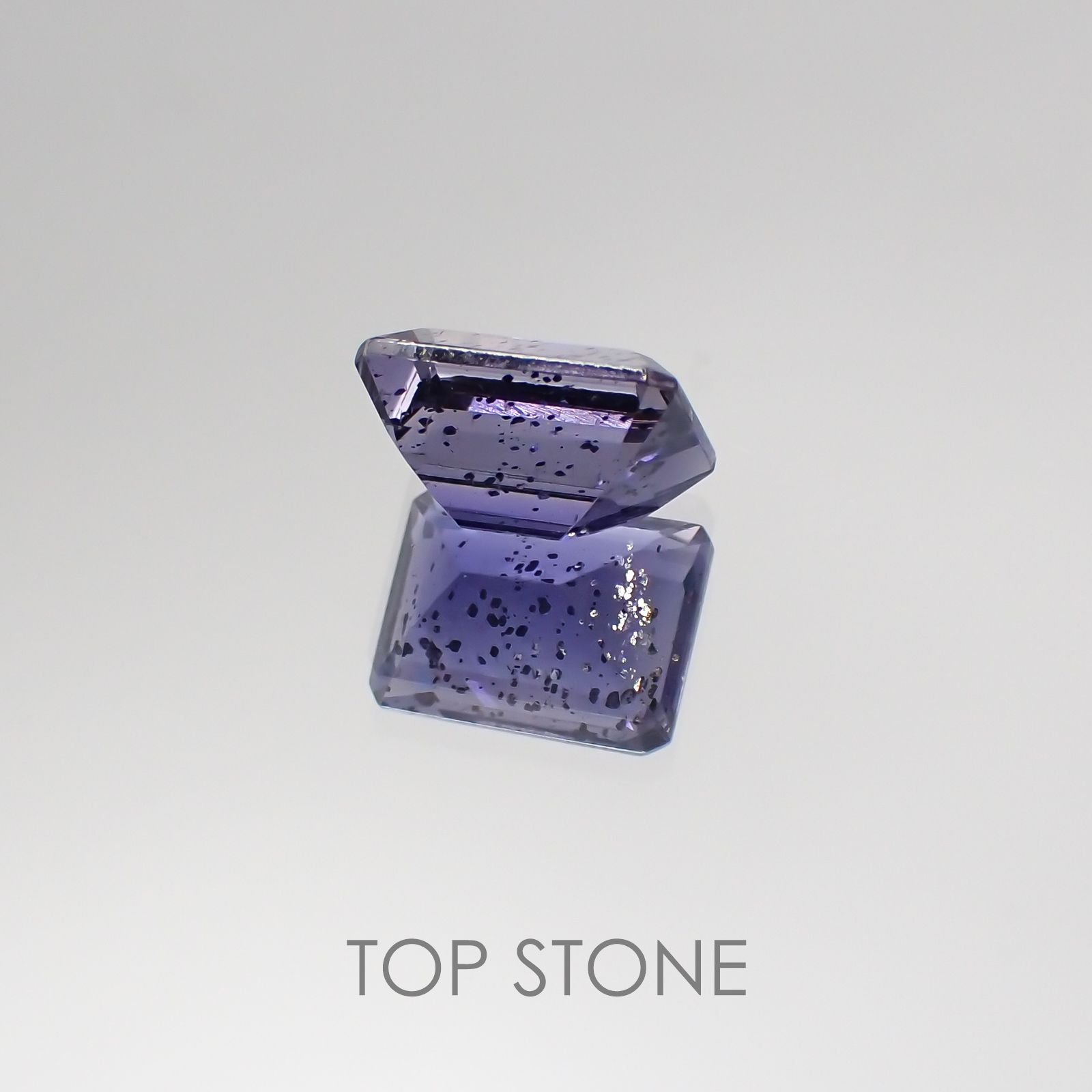 アイオライトサンストーン インド・ブラジル産 ルース 1.53ct[20129283]8.1×6.1mm前後