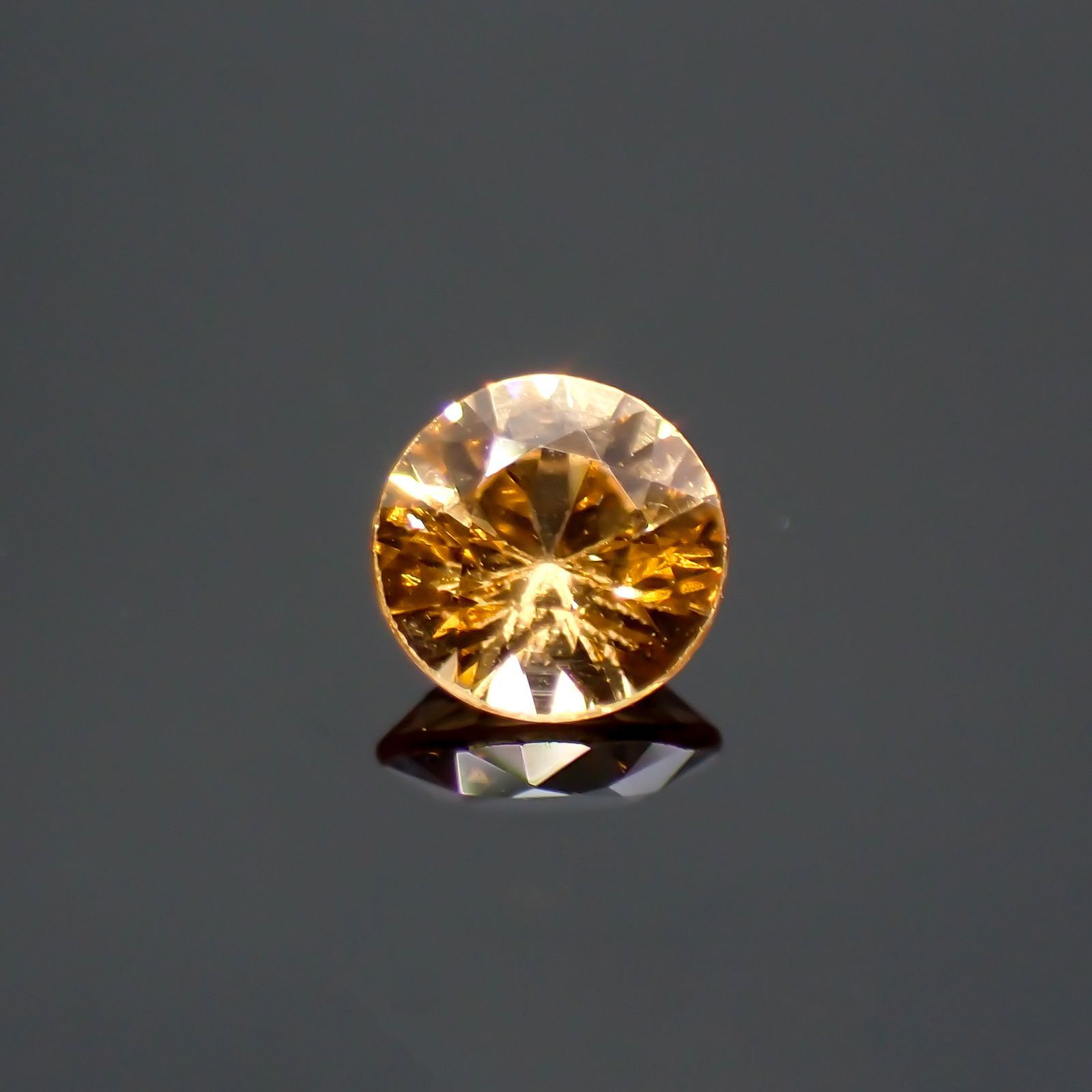 スペサルティンガーネット ケニア産 0.22ct[220114178]3.5x3.5mm前後