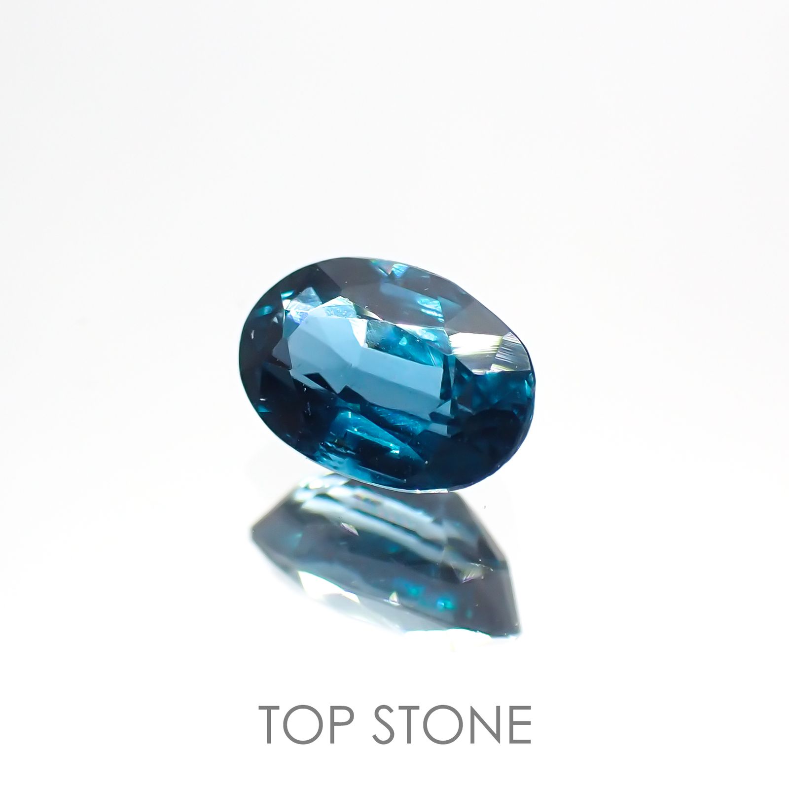 オーシャンブルーカイヤナイト(宝石名カイヤナイト) インド産 0.66ct 識別済[210711424]6.2×4.1mm前後