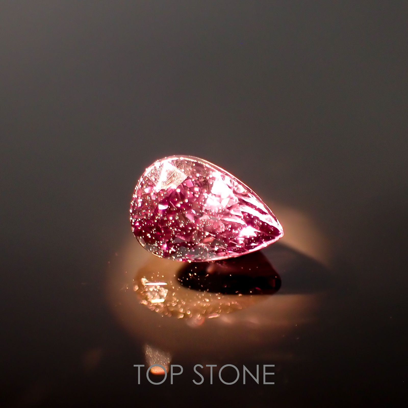 カラーチェンジガーネット アレキタイプ(宝石名ガーネット)マダガスカル・ベキリー産 0.69ct 識別済[220716954]6x4.1mm前後