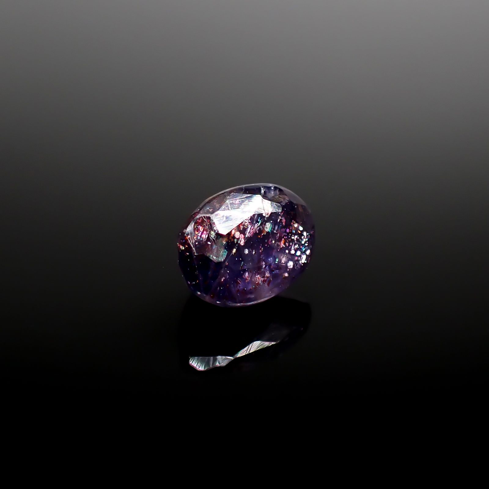 ブラッドショットアイオライト インド産 1.08ct [241129466]7.3x5.4mm前後