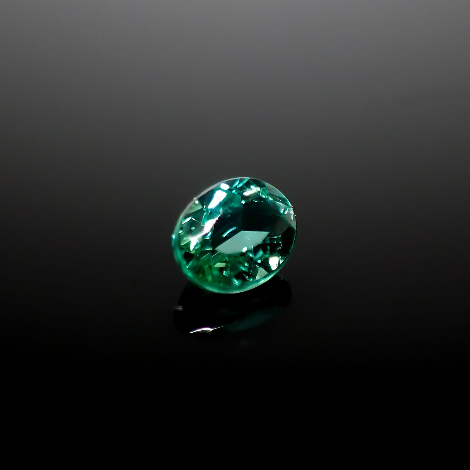 パライバトルマリン(宝石名トルマリン/別名パライバ・トルマリン)ブラジル・キントス鉱山産 0.485ct ソ付(宝貴協)[240928717]5.16x4.16mm前後