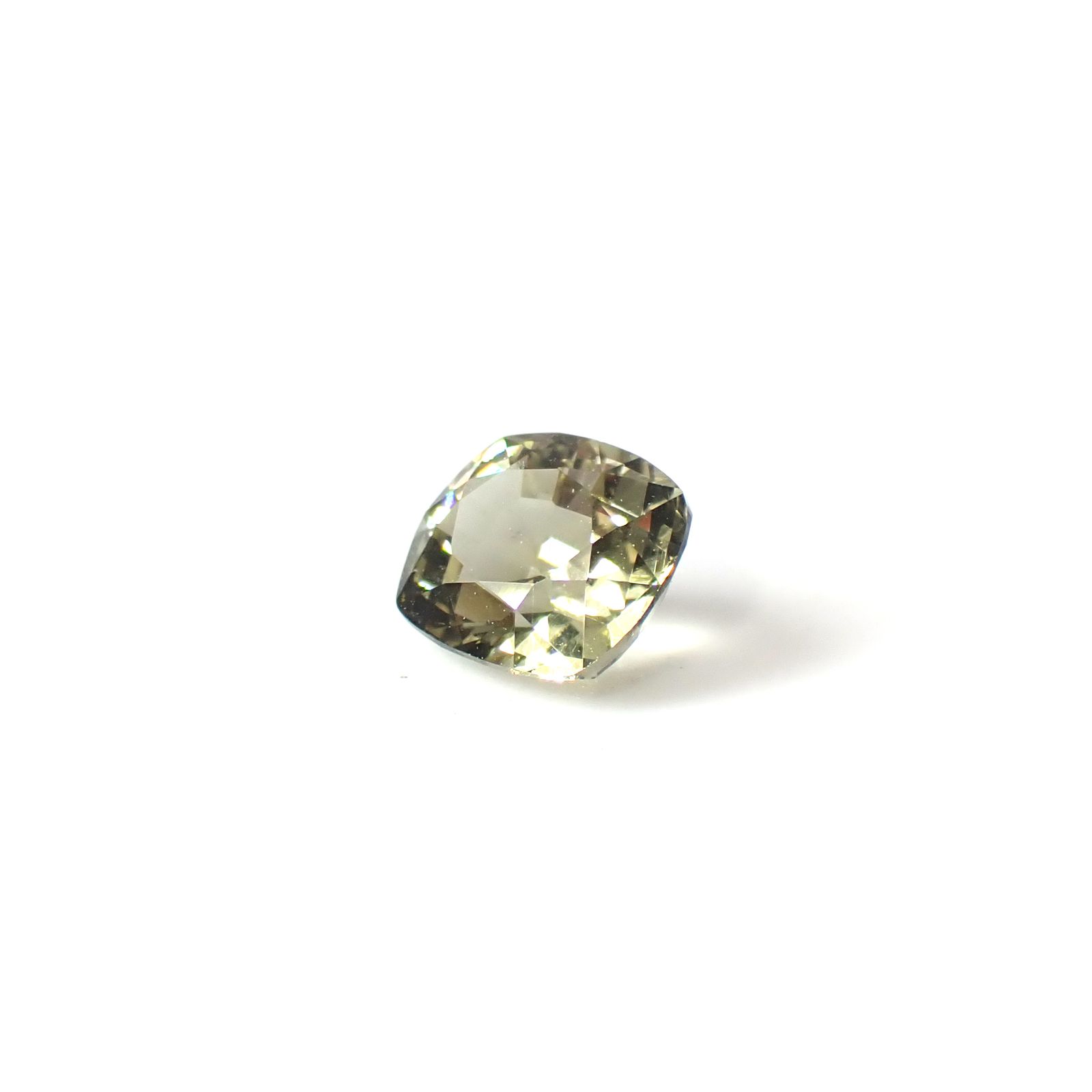 コーネルピン スリランカ産 1.08ct / 6.6x5.7mm前後 [251031238]