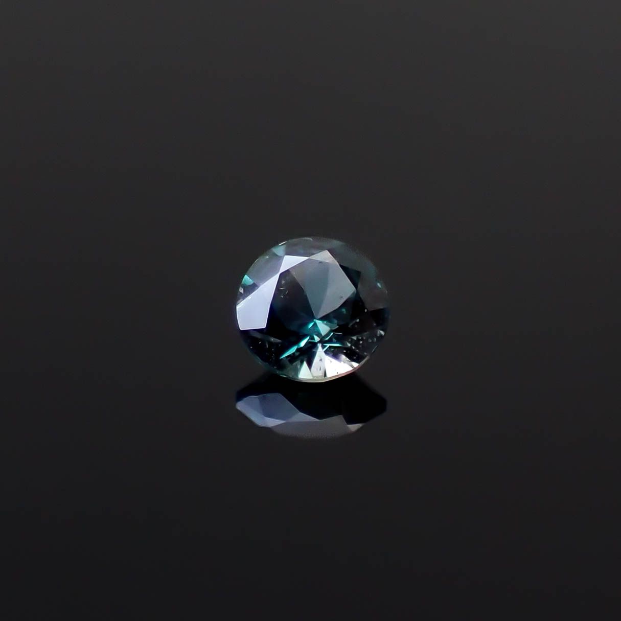 アレキサンドライト ロシア産 0.029ct [250530362]1.9x1.9mm前後